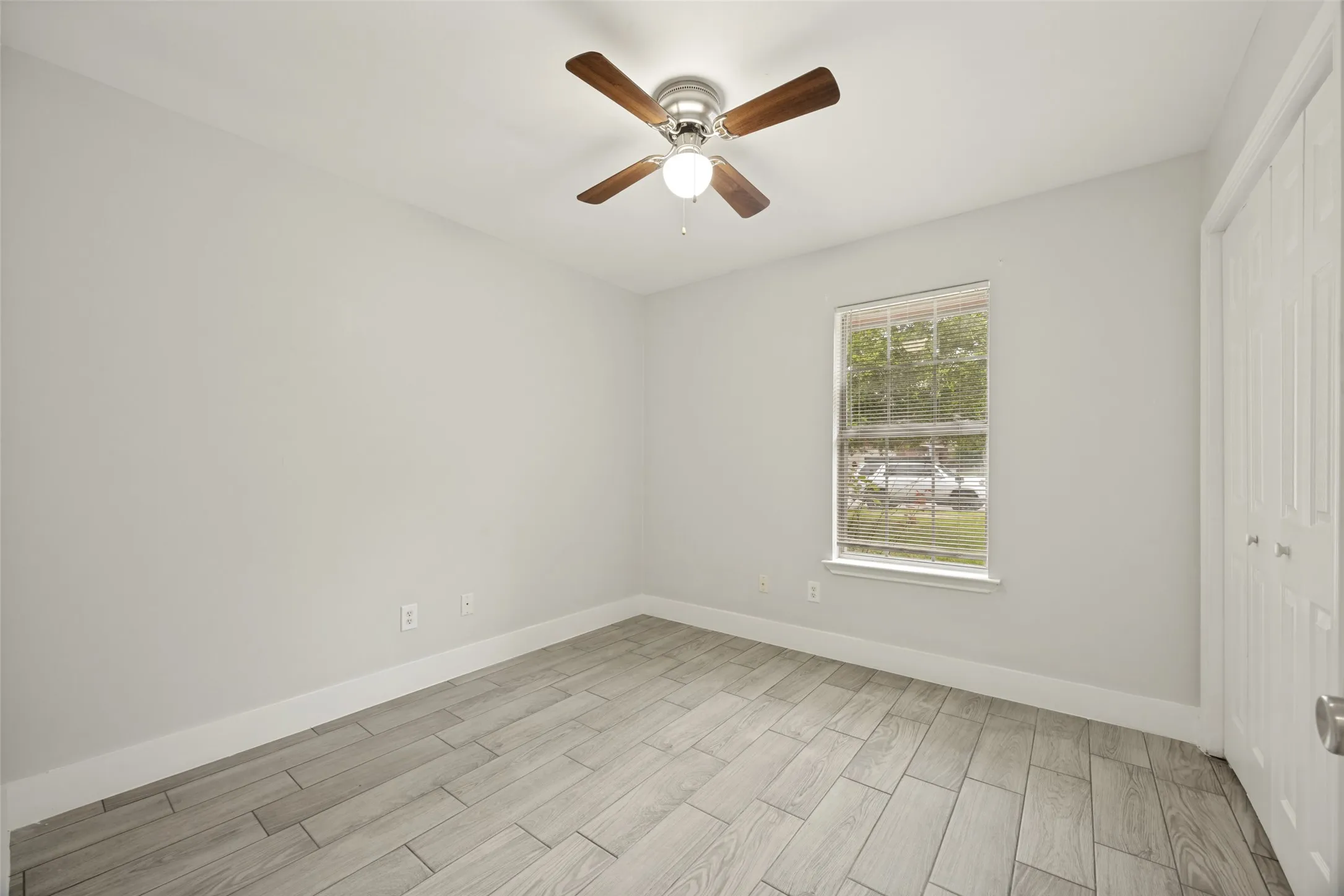 Single Family Residence For Sale in Hunt County , 1009 Enlow Circle, Commerce, Texas 75428, 3 Bedroom, 2 Bathroom, 1 Garage spaces, 1,285 Sqft, built in 1999, mls#21376050, Real Estate Agent in Commerce, Homes For Sale in Hunt county, Homes For Sale in Commerce, Realtor in Commerce Texas, Real Estate Brokerage Independent Realty Texas, Luminita Cordes Realtor