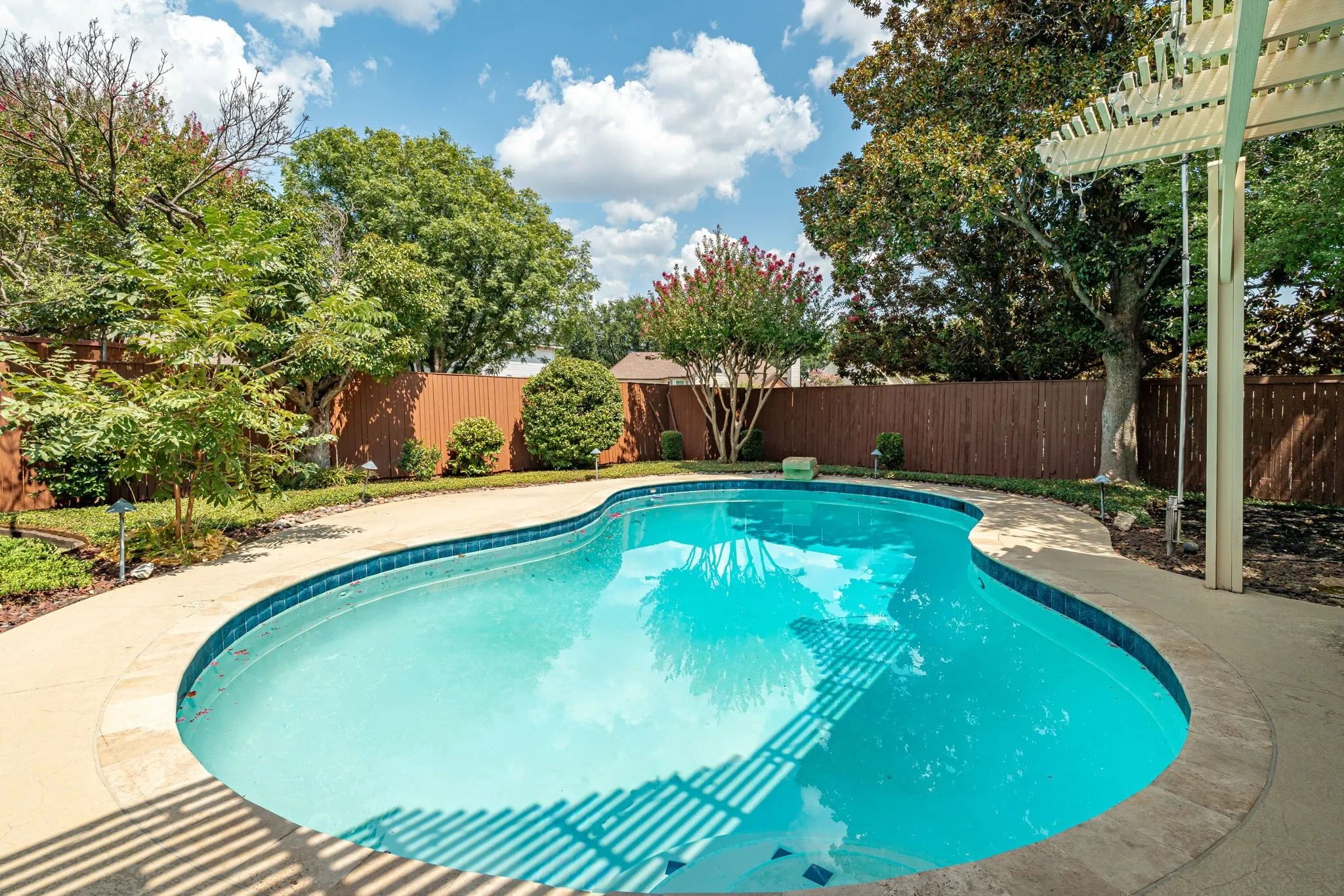 Single Family Residence For Sale in Collin County , 657 Oakdale Drive, Plano, Texas 75025, 4 Bedroom, 4 Bathroom, 3 Garage spaces, 3,845 Sqft, built in 1990, mls#21365272, Real Estate Agent in Plano, Homes For Sale in Collin county, Homes For Sale in Plano, Realtor in Plano Texas, Real Estate Brokerage Independent Realty Texas, Luminita Cordes Realtor