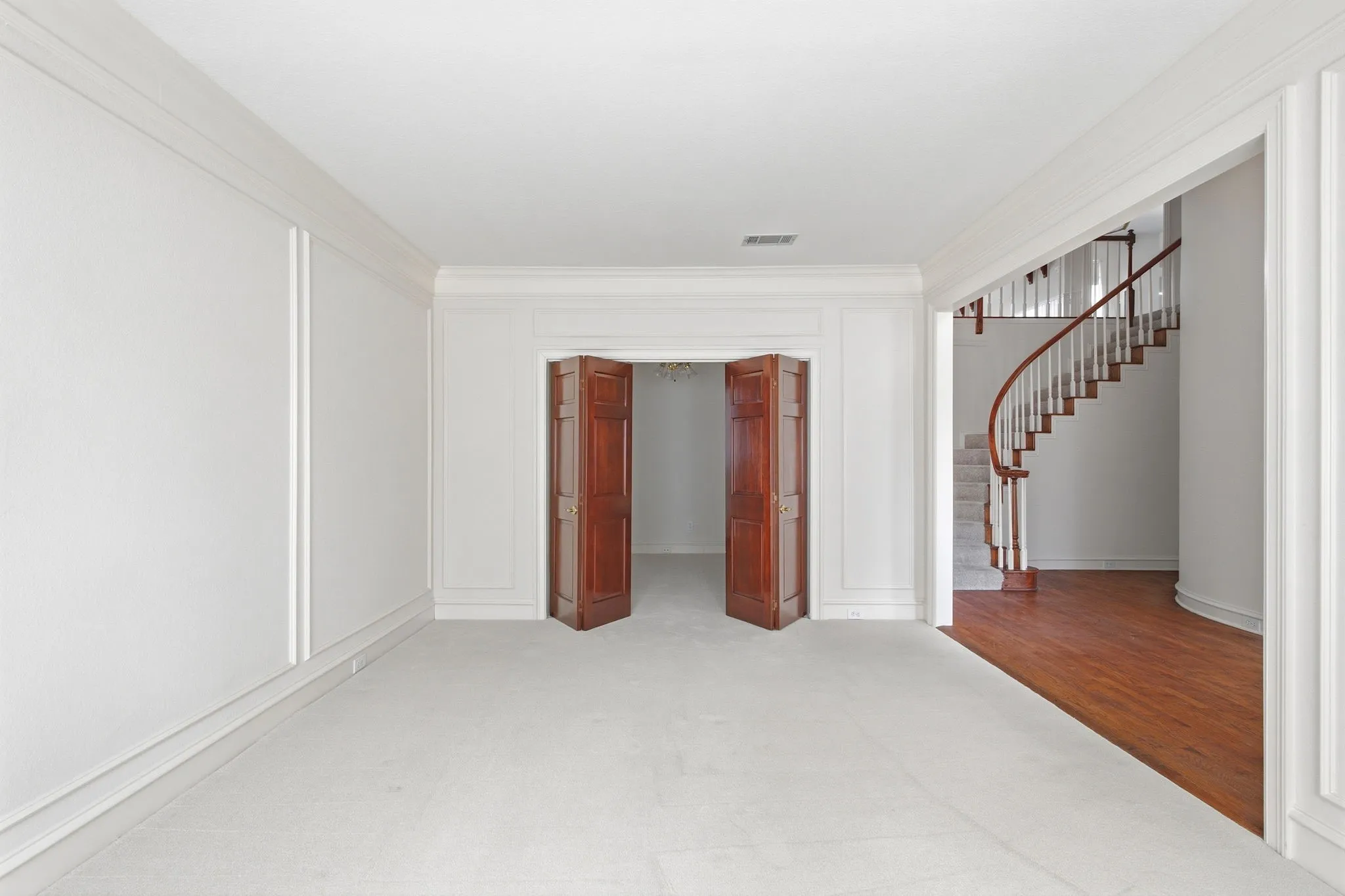 Single Family Residence For Sale in Collin County , 657 Oakdale Drive, Plano, Texas 75025, 4 Bedroom, 4 Bathroom, 3 Garage spaces, 3,845 Sqft, built in 1990, mls#21365272, Real Estate Agent in Plano, Homes For Sale in Collin county, Homes For Sale in Plano, Realtor in Plano Texas, Real Estate Brokerage Independent Realty Texas, Luminita Cordes Realtor