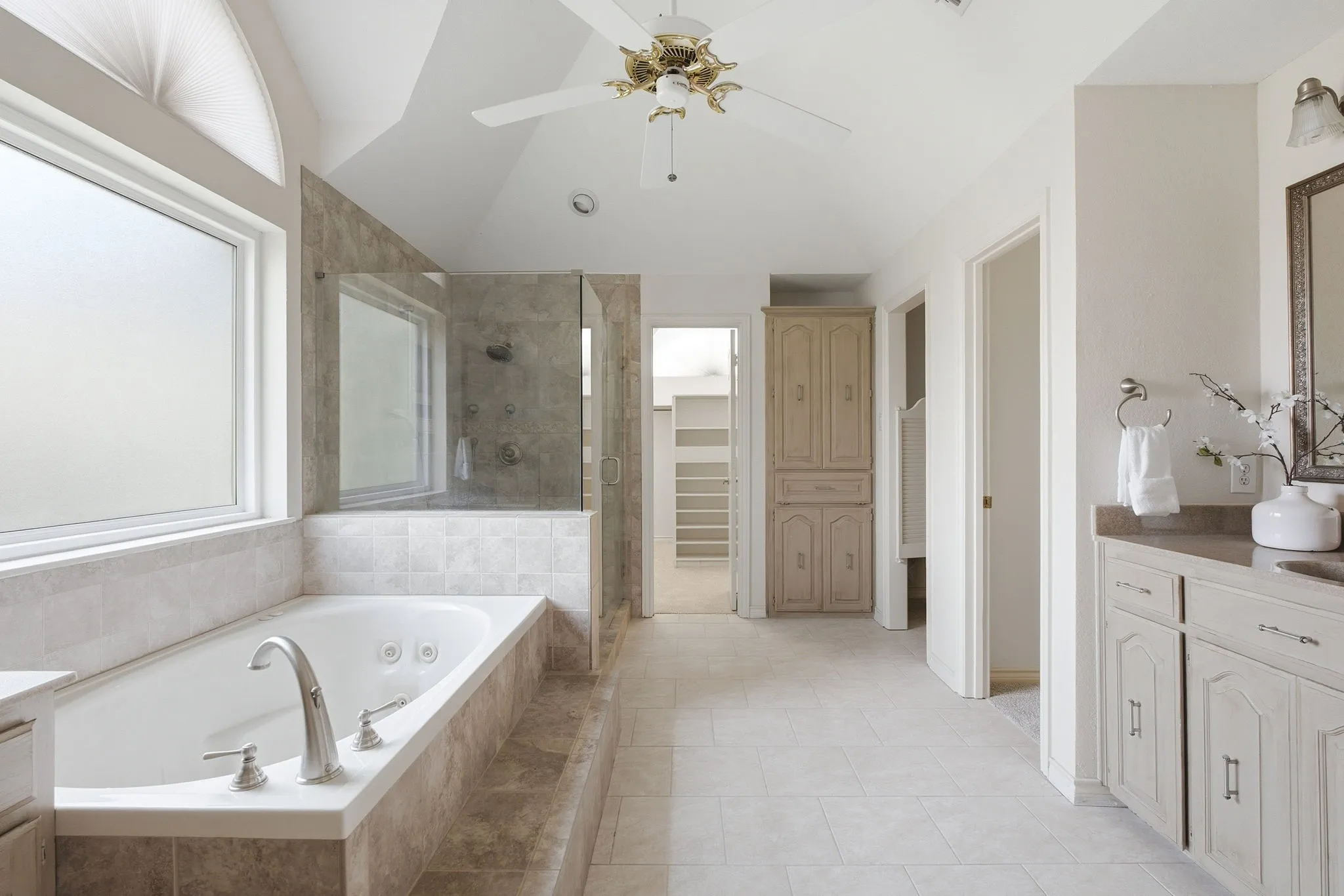 Single Family Residence For Sale in Collin County , 657 Oakdale Drive, Plano, Texas 75025, 4 Bedroom, 4 Bathroom, 3 Garage spaces, 3,845 Sqft, built in 1990, mls#21365272, Real Estate Agent in Plano, Homes For Sale in Collin county, Homes For Sale in Plano, Realtor in Plano Texas, Real Estate Brokerage Independent Realty Texas, Luminita Cordes Realtor