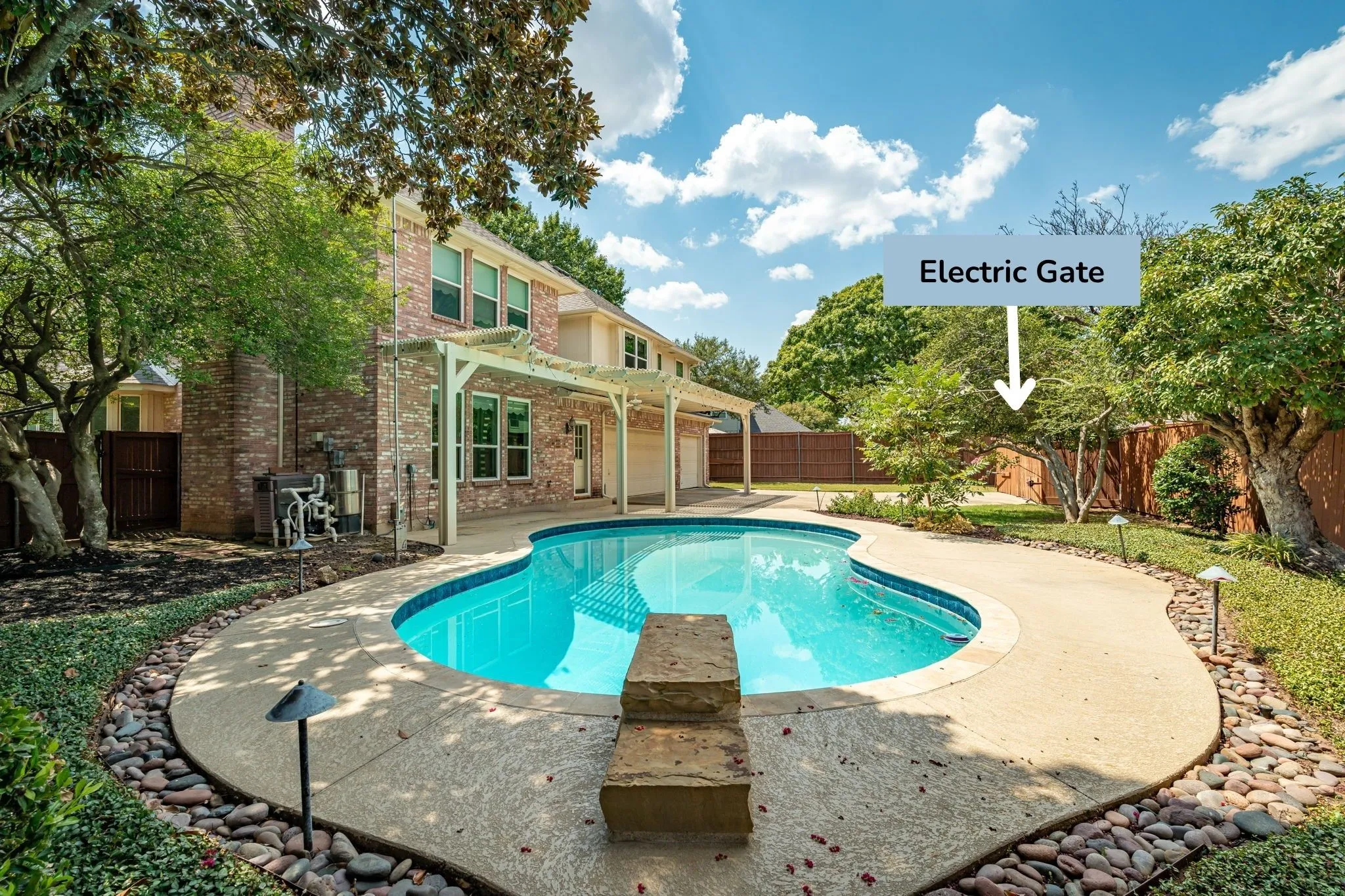 Single Family Residence For Sale in Collin County , 657 Oakdale Drive, Plano, Texas 75025, 4 Bedroom, 4 Bathroom, 3 Garage spaces, 3,845 Sqft, built in 1990, mls#21365272, Real Estate Agent in Plano, Homes For Sale in Collin county, Homes For Sale in Plano, Realtor in Plano Texas, Real Estate Brokerage Independent Realty Texas, Luminita Cordes Realtor
