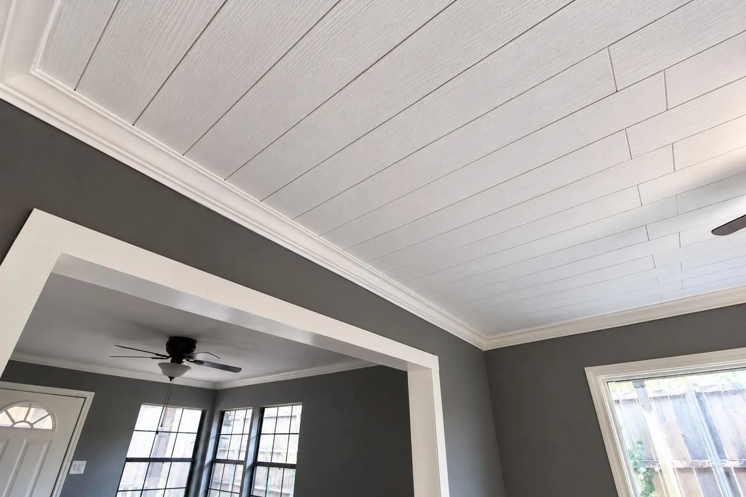 FABULOUS CEILING IN DINING ROOM
