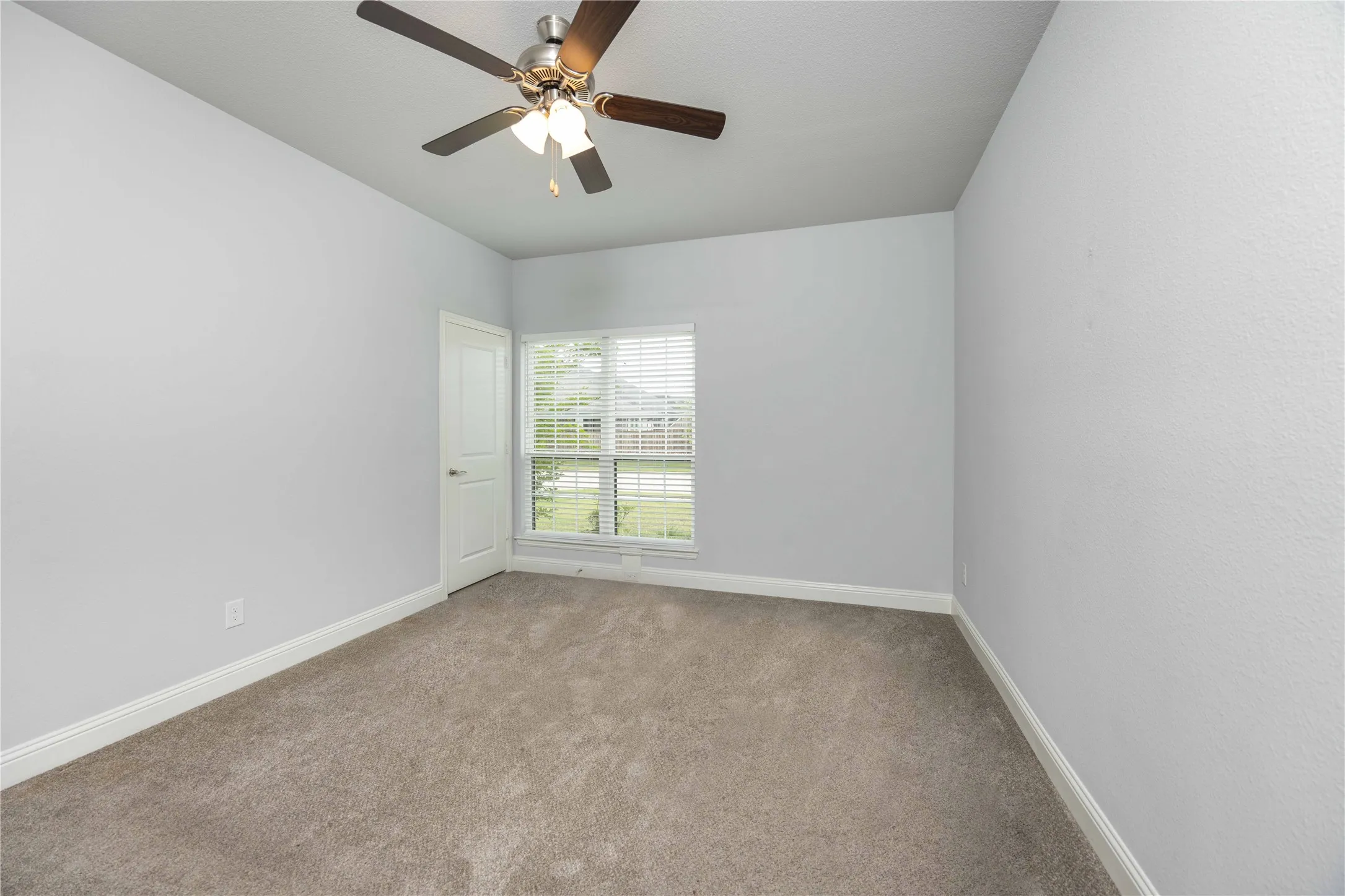Single Family Residence For Rent in Collin County , 354 Rock Acre Drive, Lavon, Texas 75166, 4 Bedroom, 2 Bathroom, 2 Garage spaces, 2,700 Sqft, built in 2022, mls#21376059, Real Estate Agent in Lavon, Homes For Rent in Collin county, Homes For Rent in Lavon, Realtor in Lavon Texas, Real Estate Brokerage Independent Realty Texas, Luminita Cordes Realtor
