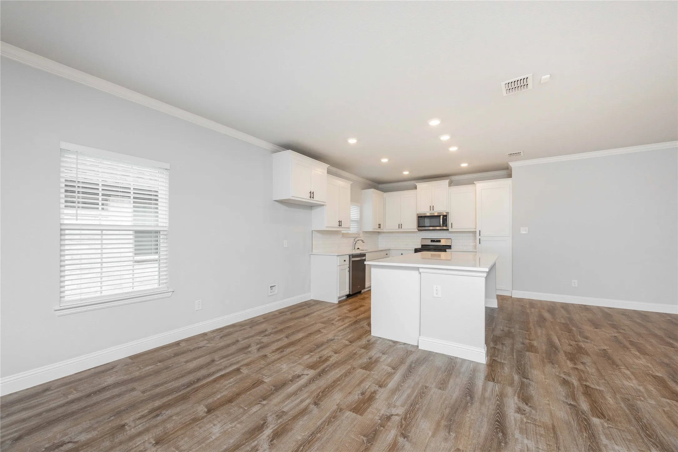 Single Family Residence For Rent in Collin County , 354 Rock Acre Drive, Lavon, Texas 75166, 4 Bedroom, 2 Bathroom, 2 Garage spaces, 2,700 Sqft, built in 2022, mls#21376059, Real Estate Agent in Lavon, Homes For Rent in Collin county, Homes For Rent in Lavon, Realtor in Lavon Texas, Real Estate Brokerage Independent Realty Texas, Luminita Cordes Realtor