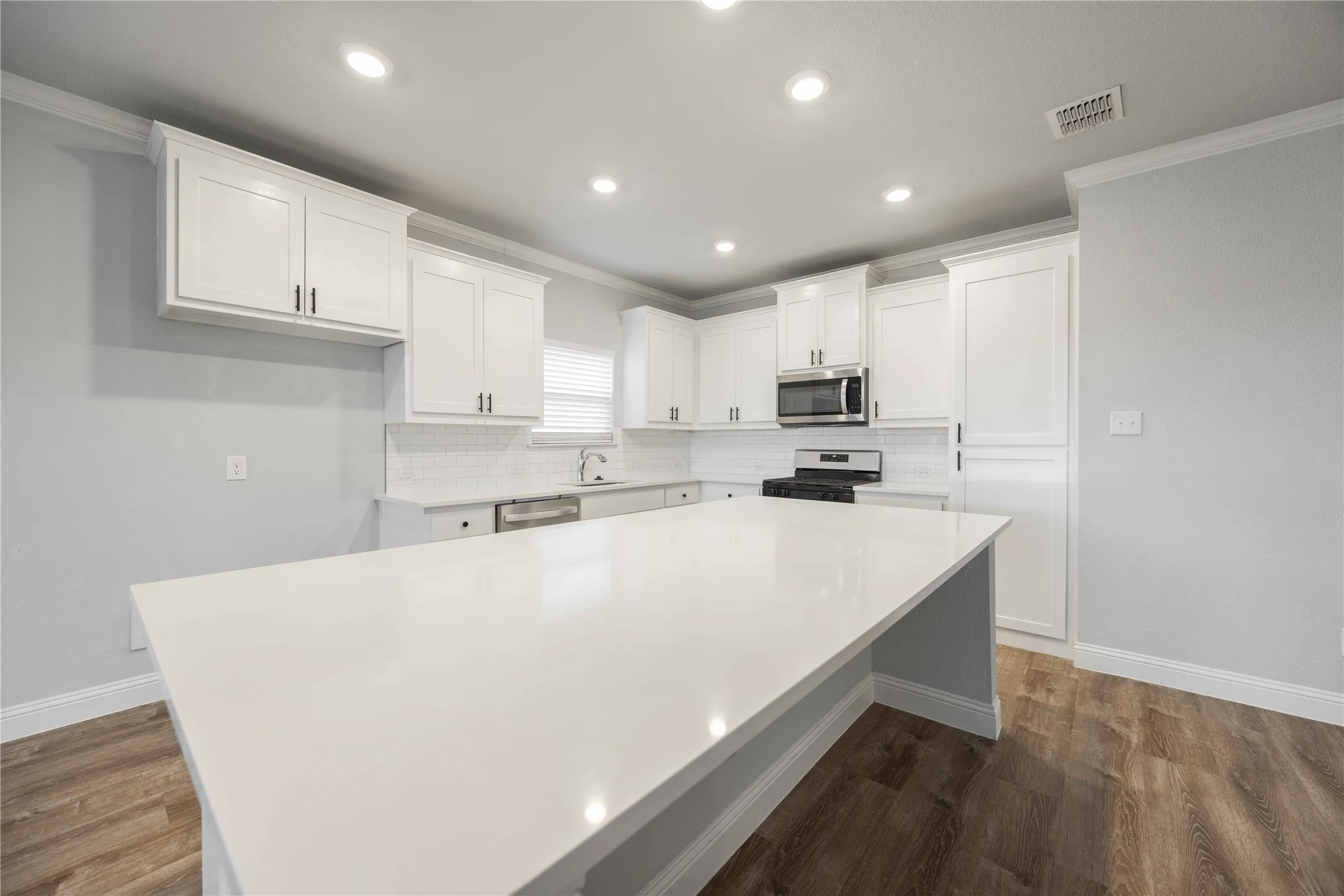 Single Family Residence For Rent in Collin County , 354 Rock Acre Drive, Lavon, Texas 75166, 4 Bedroom, 2 Bathroom, 2 Garage spaces, 2,700 Sqft, built in 2022, mls#21376059, Real Estate Agent in Lavon, Homes For Rent in Collin county, Homes For Rent in Lavon, Realtor in Lavon Texas, Real Estate Brokerage Independent Realty Texas, Luminita Cordes Realtor