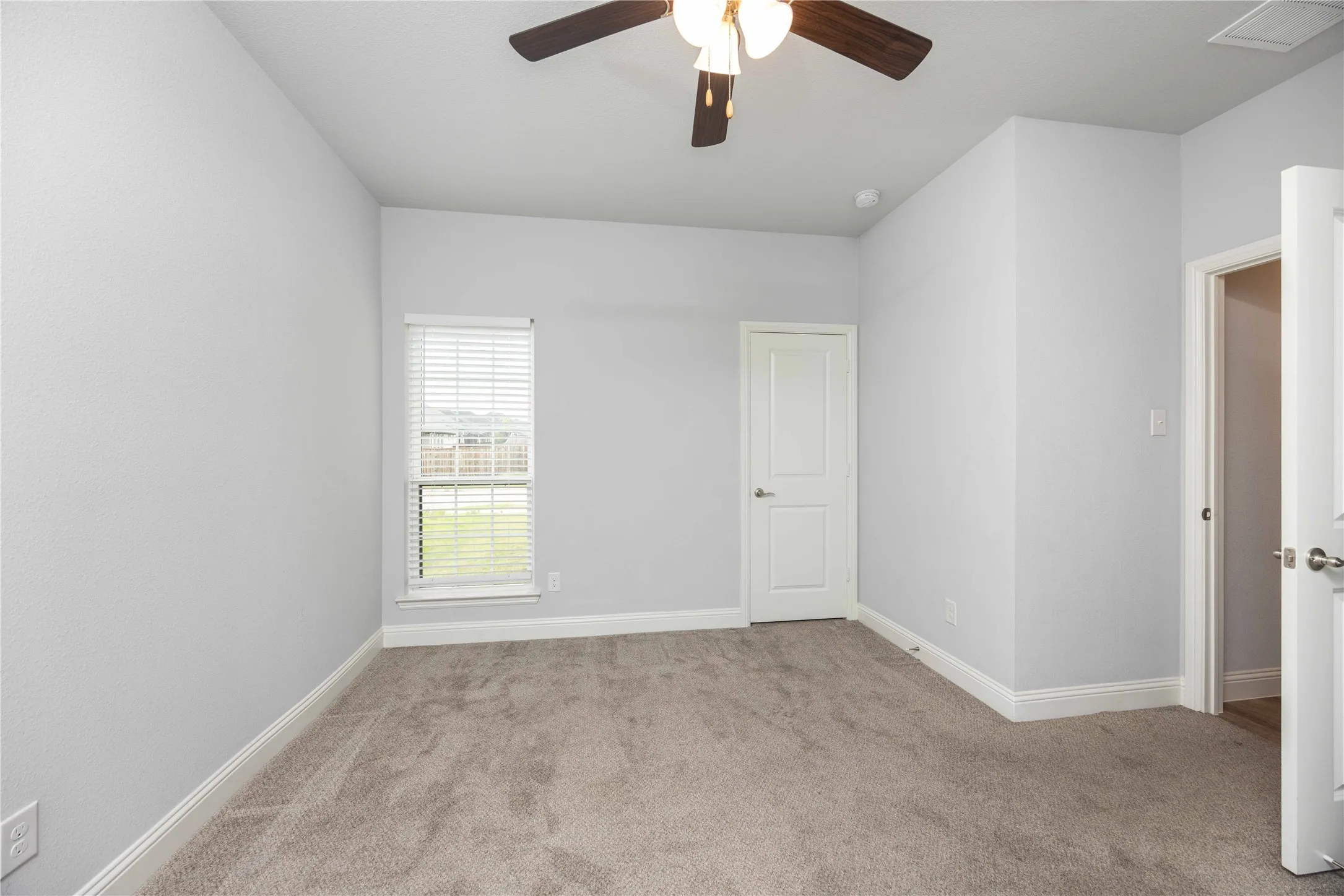 Single Family Residence For Rent in Collin County , 354 Rock Acre Drive, Lavon, Texas 75166, 4 Bedroom, 2 Bathroom, 2 Garage spaces, 2,700 Sqft, built in 2022, mls#21376059, Real Estate Agent in Lavon, Homes For Rent in Collin county, Homes For Rent in Lavon, Realtor in Lavon Texas, Real Estate Brokerage Independent Realty Texas, Luminita Cordes Realtor