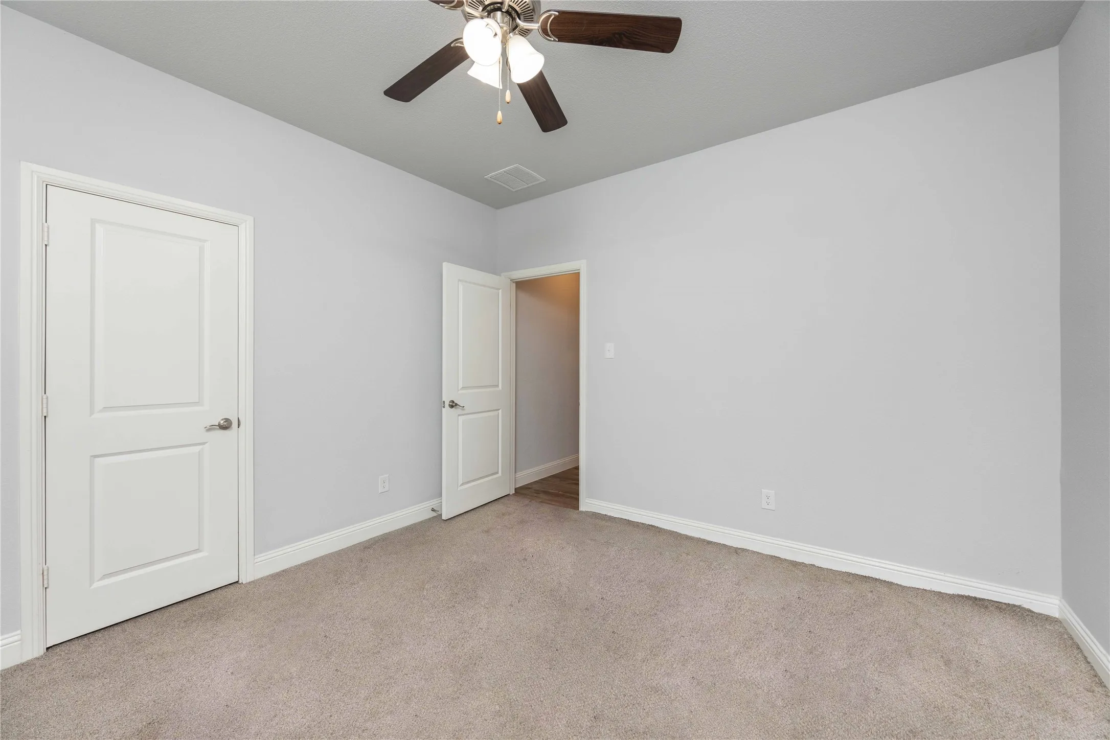 Single Family Residence For Rent in Collin County , 354 Rock Acre Drive, Lavon, Texas 75166, 4 Bedroom, 2 Bathroom, 2 Garage spaces, 2,700 Sqft, built in 2022, mls#21376059, Real Estate Agent in Lavon, Homes For Rent in Collin county, Homes For Rent in Lavon, Realtor in Lavon Texas, Real Estate Brokerage Independent Realty Texas, Luminita Cordes Realtor