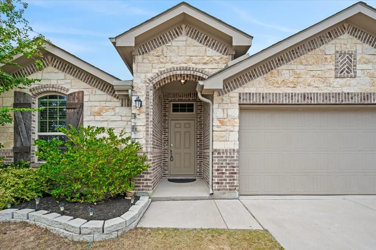 Single Family Residence For Sale in Denton County , 14437 Leadrope Circle, Fort Worth, Texas 76052, 4 Bedroom, 2 Bathroom, 2 Garage spaces, 1,852 Sqft, built in 2019, mls#21369980, Real Estate Agent in Fort Worth, Homes For Sale in Denton county, Homes For Sale in Fort Worth, Realtor in Fort Worth Texas, Real Estate Brokerage Independent Realty Texas, Luminita Cordes Realtor