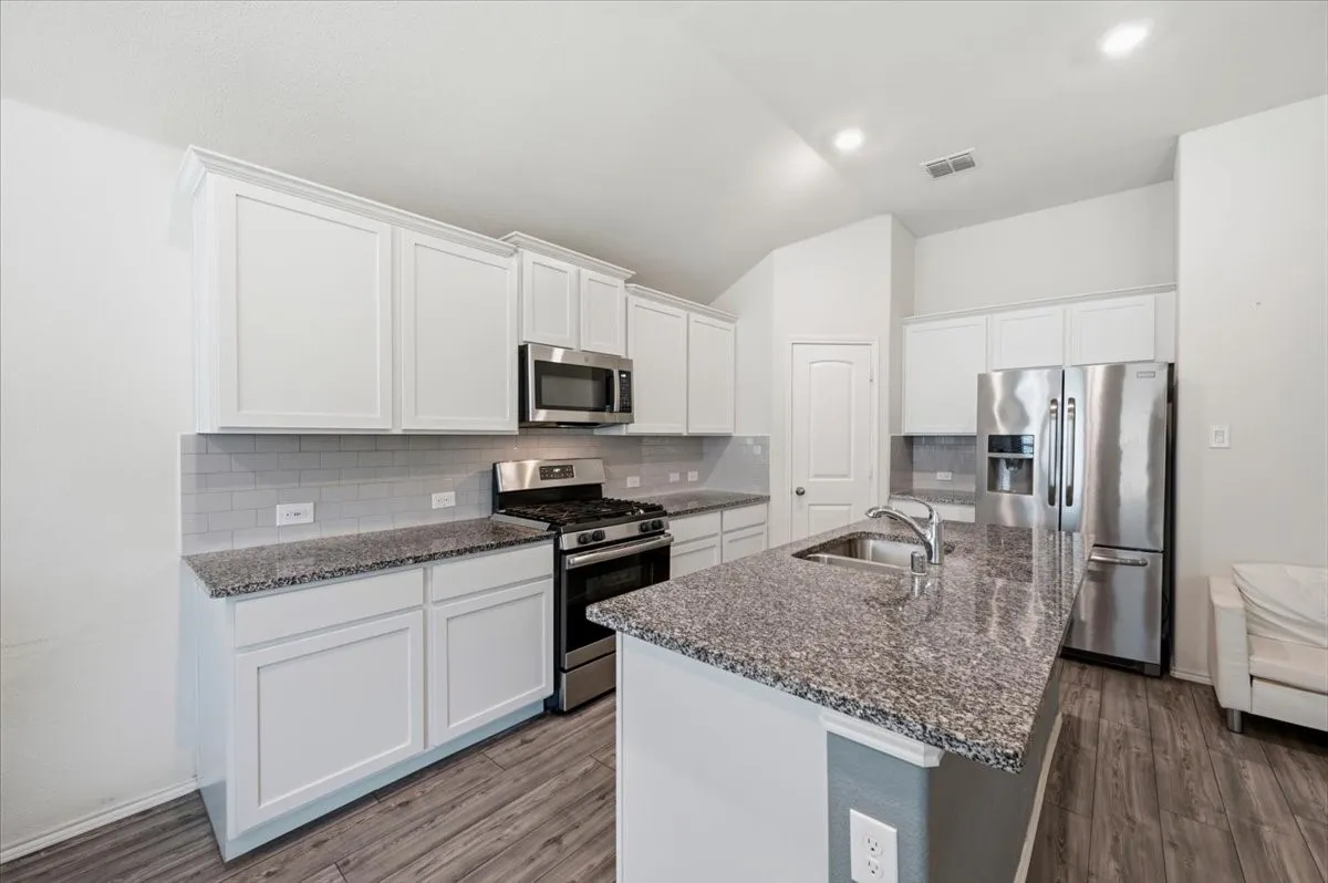 Single Family Residence For Sale in Denton County , 14437 Leadrope Circle, Fort Worth, Texas 76052, 4 Bedroom, 2 Bathroom, 2 Garage spaces, 1,852 Sqft, built in 2019, mls#21369980, Real Estate Agent in Fort Worth, Homes For Sale in Denton county, Homes For Sale in Fort Worth, Realtor in Fort Worth Texas, Real Estate Brokerage Independent Realty Texas, Luminita Cordes Realtor