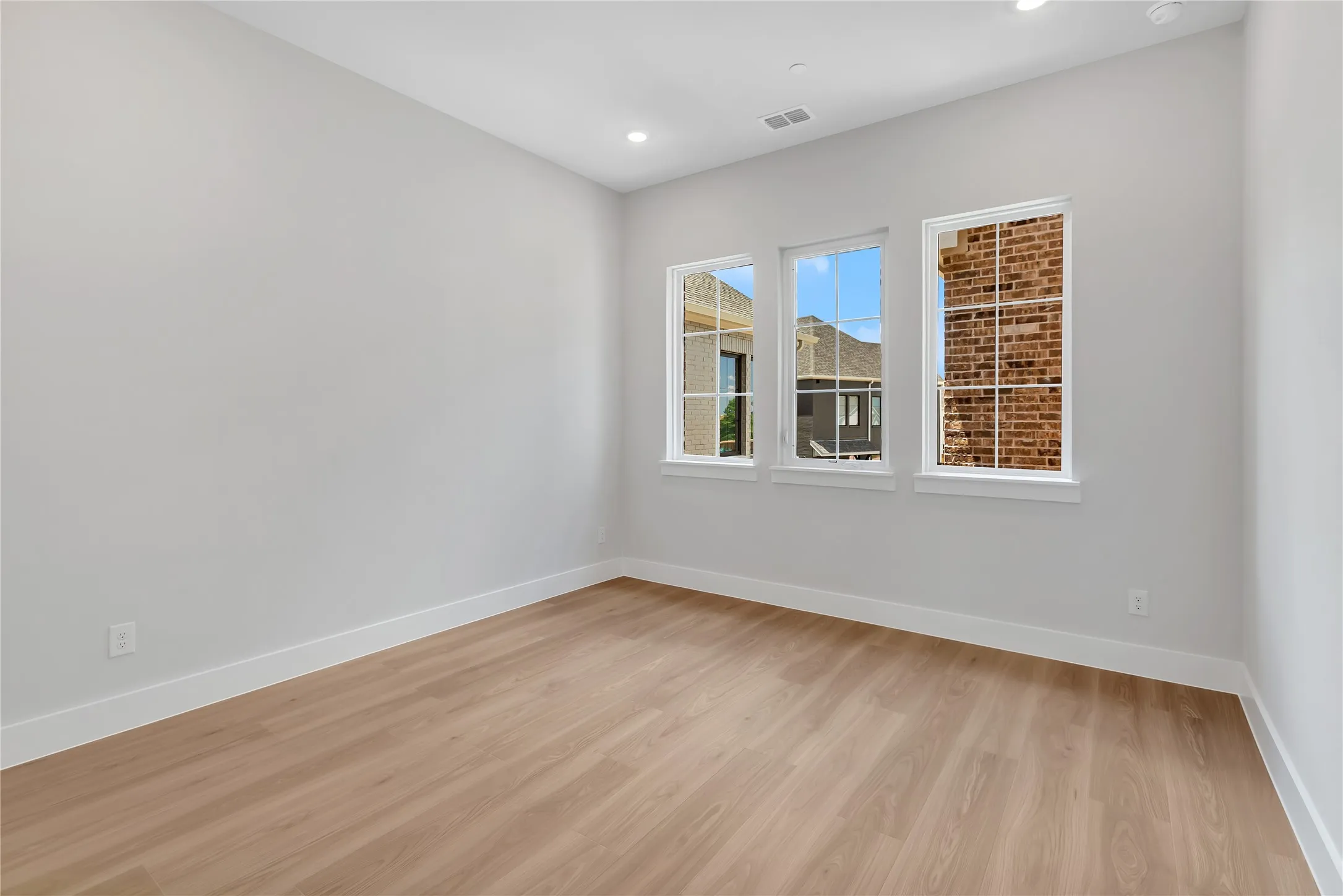 Townhouse For Rent in Denton County , 4345 Newman Boulevard, Frisco, Texas 75033, 3 Bedroom, 3 Bathroom, 1 Garage spaces, 2,395 Sqft, built in 2025, mls#21376064, Real Estate Agent in Frisco, Homes For Rent in Denton county, Homes For Rent in Frisco, Realtor in Frisco Texas, Real Estate Brokerage Independent Realty Texas, Luminita Cordes Realtor