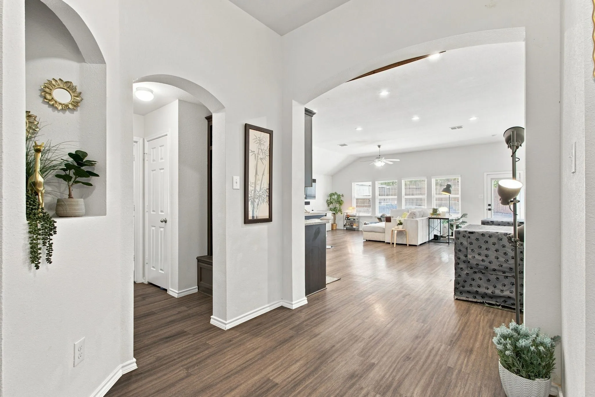 Spacious entry with arched doorways and an art niche
