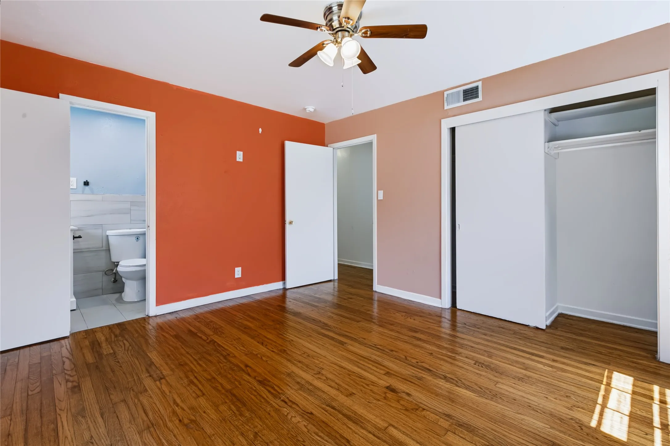 Single Family Residence For Rent in Tarrant County , 732 Hurstview Drive, Hurst, Texas 76053, 3 Bedroom, 2 Bathroom, 2 Garage spaces, 1,600 Sqft, built in 1957, mls#21376067, Real Estate Agent in Hurst, Homes For Rent in Tarrant county, Homes For Rent in Hurst, Realtor in Hurst Texas, Real Estate Brokerage Independent Realty Texas, Luminita Cordes Realtor