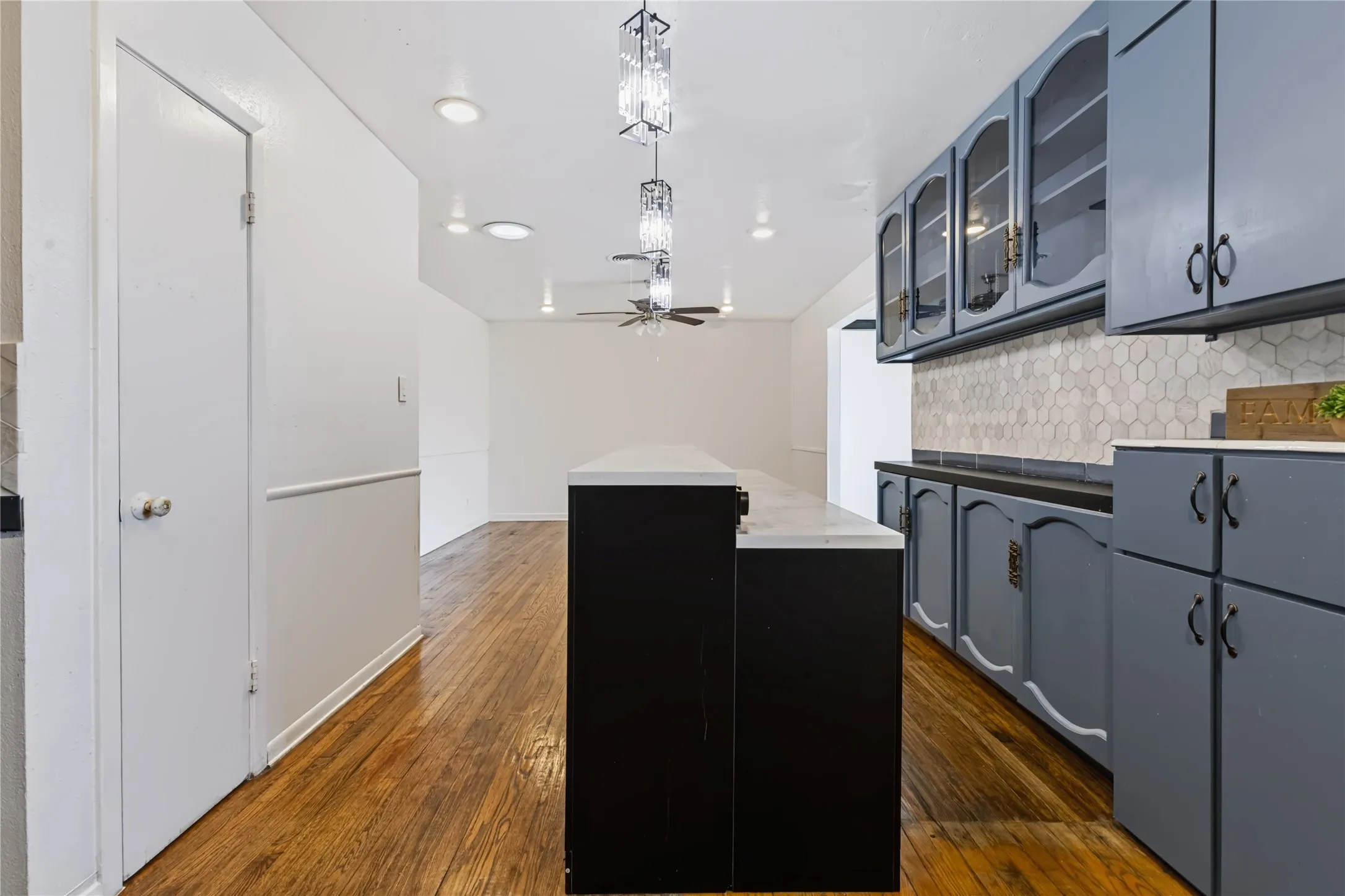 Single Family Residence For Rent in Tarrant County , 732 Hurstview Drive, Hurst, Texas 76053, 3 Bedroom, 2 Bathroom, 2 Garage spaces, 1,600 Sqft, built in 1957, mls#21376067, Real Estate Agent in Hurst, Homes For Rent in Tarrant county, Homes For Rent in Hurst, Realtor in Hurst Texas, Real Estate Brokerage Independent Realty Texas, Luminita Cordes Realtor