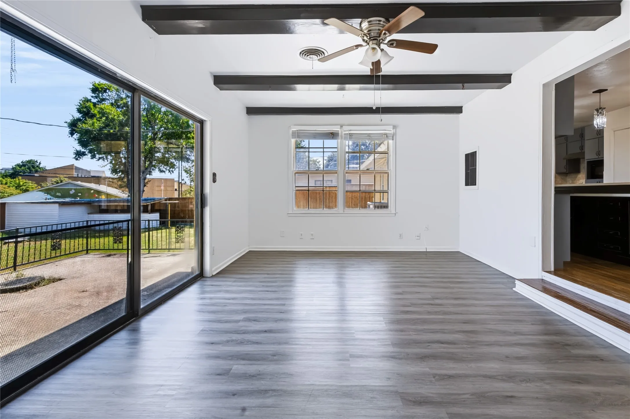 Single Family Residence For Rent in Tarrant County , 732 Hurstview Drive, Hurst, Texas 76053, 3 Bedroom, 2 Bathroom, 2 Garage spaces, 1,600 Sqft, built in 1957, mls#21376067, Real Estate Agent in Hurst, Homes For Rent in Tarrant county, Homes For Rent in Hurst, Realtor in Hurst Texas, Real Estate Brokerage Independent Realty Texas, Luminita Cordes Realtor