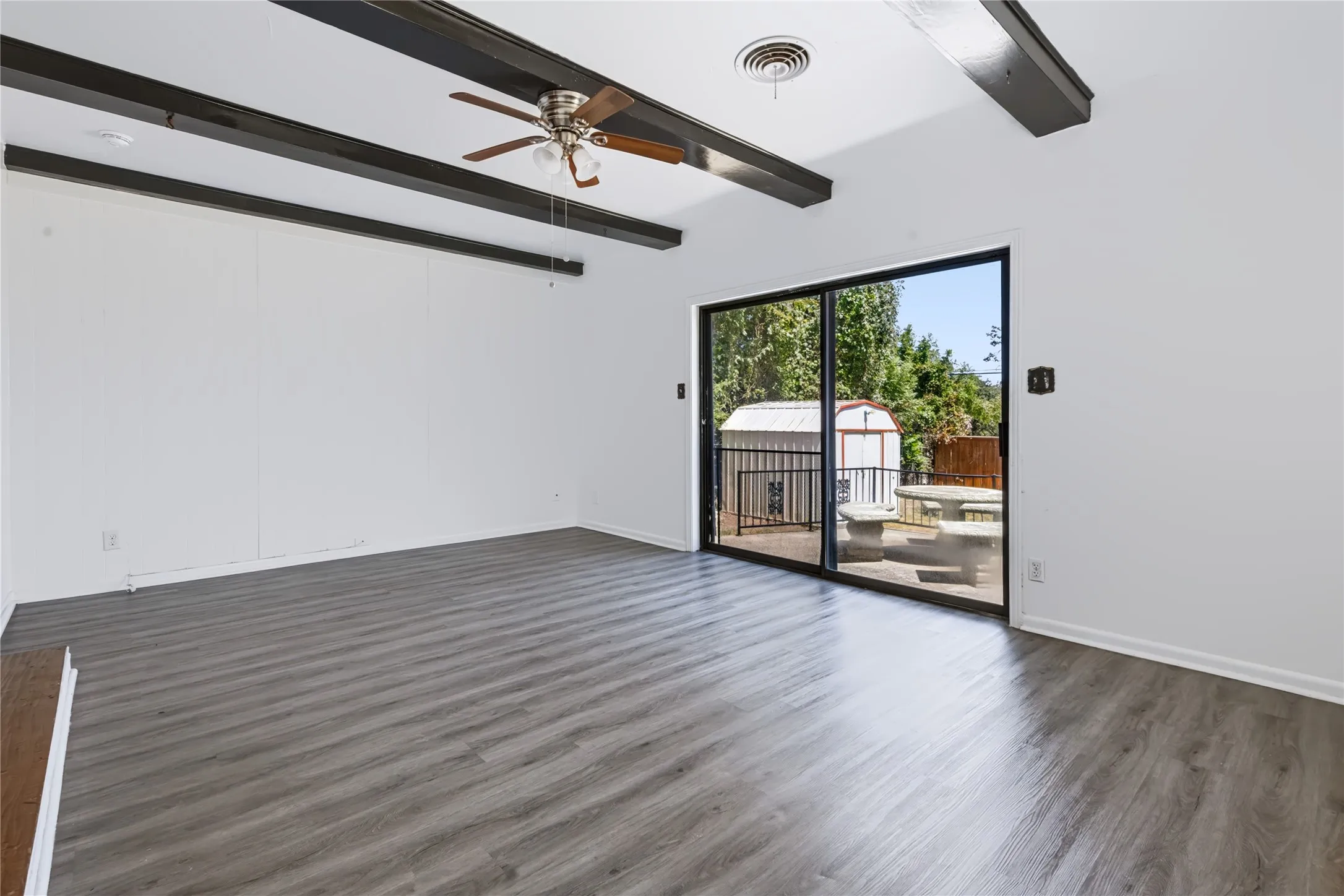 Single Family Residence For Rent in Tarrant County , 732 Hurstview Drive, Hurst, Texas 76053, 3 Bedroom, 2 Bathroom, 2 Garage spaces, 1,600 Sqft, built in 1957, mls#21376067, Real Estate Agent in Hurst, Homes For Rent in Tarrant county, Homes For Rent in Hurst, Realtor in Hurst Texas, Real Estate Brokerage Independent Realty Texas, Luminita Cordes Realtor