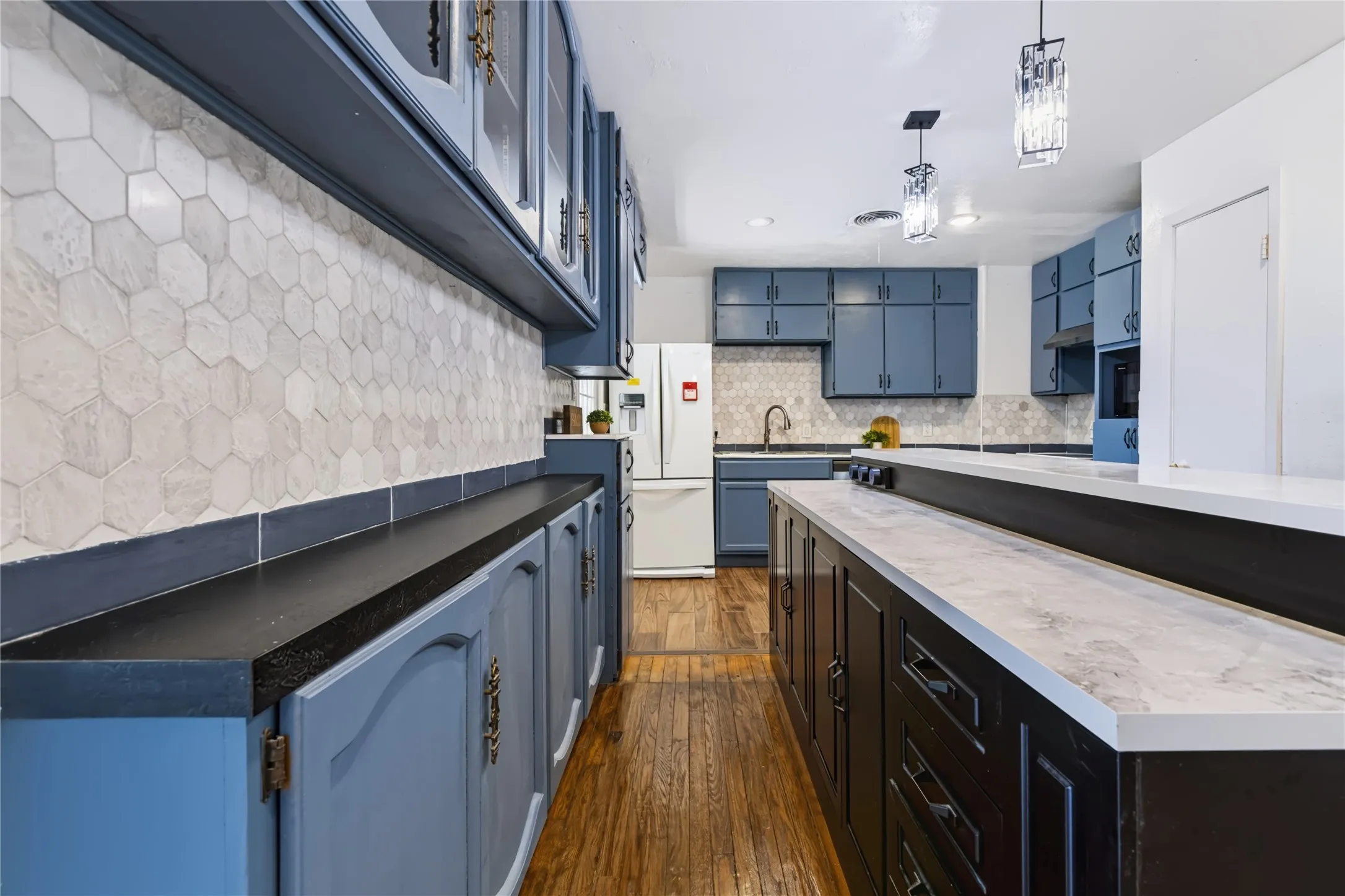 Single Family Residence For Rent in Tarrant County , 732 Hurstview Drive, Hurst, Texas 76053, 3 Bedroom, 2 Bathroom, 2 Garage spaces, 1,600 Sqft, built in 1957, mls#21376067, Real Estate Agent in Hurst, Homes For Rent in Tarrant county, Homes For Rent in Hurst, Realtor in Hurst Texas, Real Estate Brokerage Independent Realty Texas, Luminita Cordes Realtor