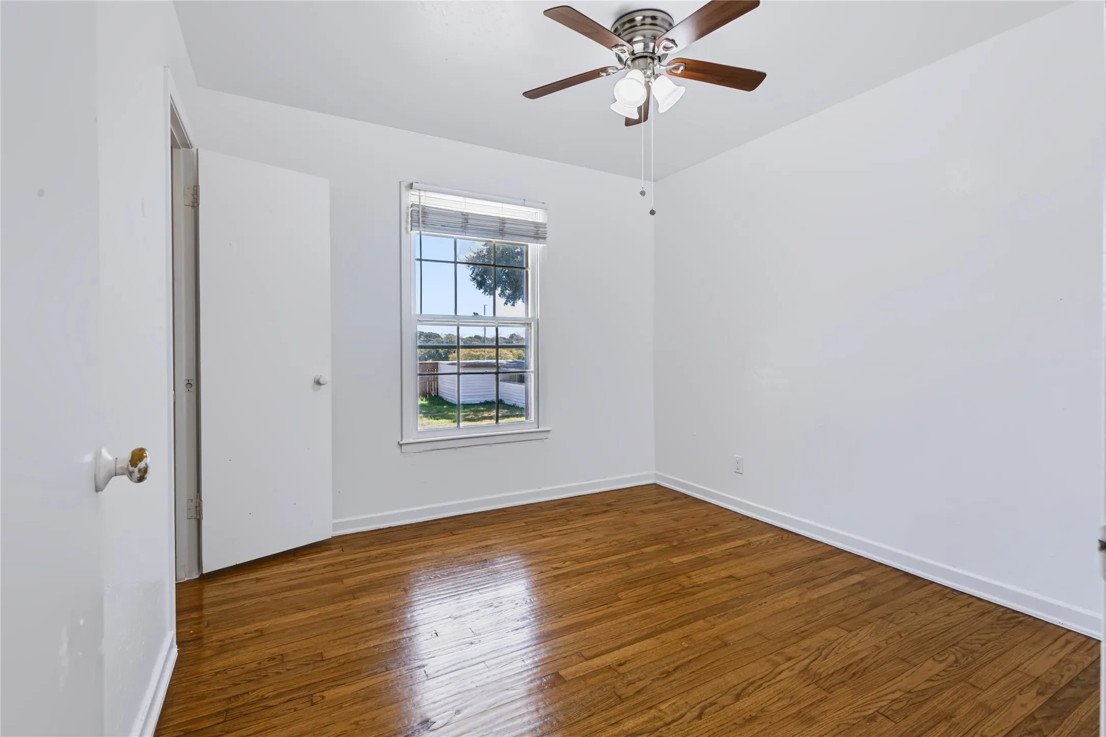 Single Family Residence For Rent in Tarrant County , 732 Hurstview Drive, Hurst, Texas 76053, 3 Bedroom, 2 Bathroom, 2 Garage spaces, 1,600 Sqft, built in 1957, mls#21376067, Real Estate Agent in Hurst, Homes For Rent in Tarrant county, Homes For Rent in Hurst, Realtor in Hurst Texas, Real Estate Brokerage Independent Realty Texas, Luminita Cordes Realtor