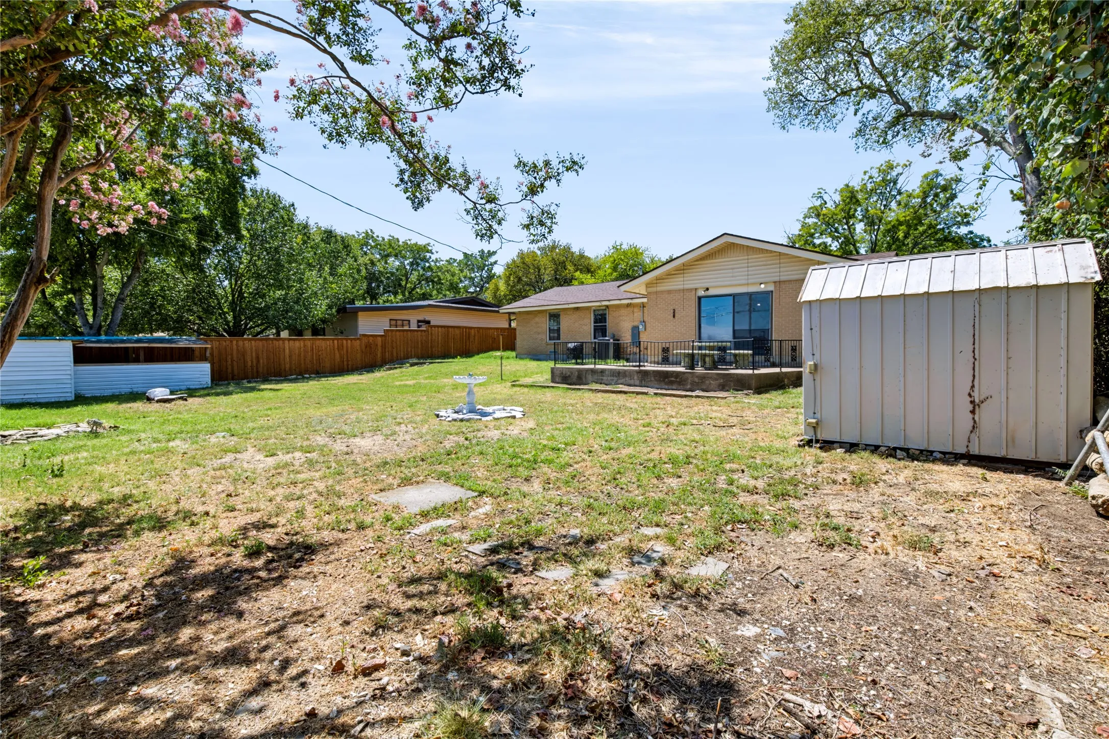 Single Family Residence For Rent in Tarrant County , 732 Hurstview Drive, Hurst, Texas 76053, 3 Bedroom, 2 Bathroom, 2 Garage spaces, 1,600 Sqft, built in 1957, mls#21376067, Real Estate Agent in Hurst, Homes For Rent in Tarrant county, Homes For Rent in Hurst, Realtor in Hurst Texas, Real Estate Brokerage Independent Realty Texas, Luminita Cordes Realtor
