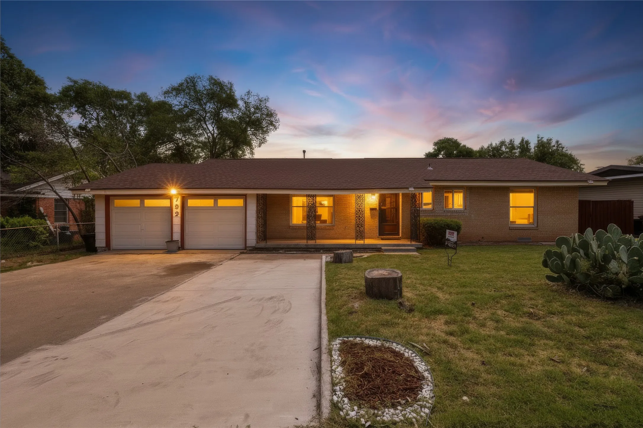Single Family Residence For Rent in Tarrant County , 732 Hurstview Drive, Hurst, Texas 76053, 3 Bedroom, 2 Bathroom, 2 Garage spaces, 1,600 Sqft, built in 1957, mls#21376067, Real Estate Agent in Hurst, Homes For Rent in Tarrant county, Homes For Rent in Hurst, Realtor in Hurst Texas, Real Estate Brokerage Independent Realty Texas, Luminita Cordes Realtor