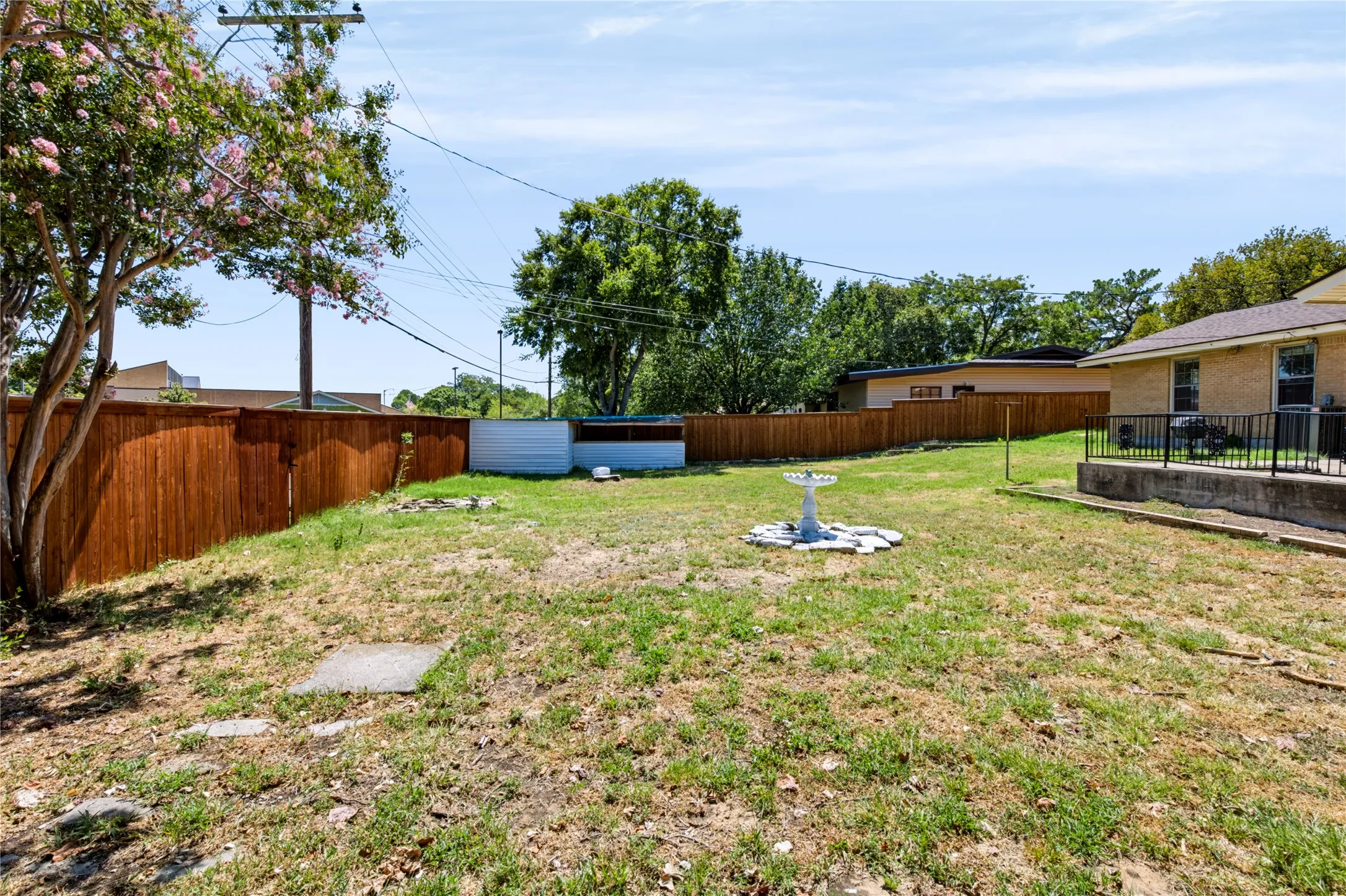 Single Family Residence For Rent in Tarrant County , 732 Hurstview Drive, Hurst, Texas 76053, 3 Bedroom, 2 Bathroom, 2 Garage spaces, 1,600 Sqft, built in 1957, mls#21376067, Real Estate Agent in Hurst, Homes For Rent in Tarrant county, Homes For Rent in Hurst, Realtor in Hurst Texas, Real Estate Brokerage Independent Realty Texas, Luminita Cordes Realtor