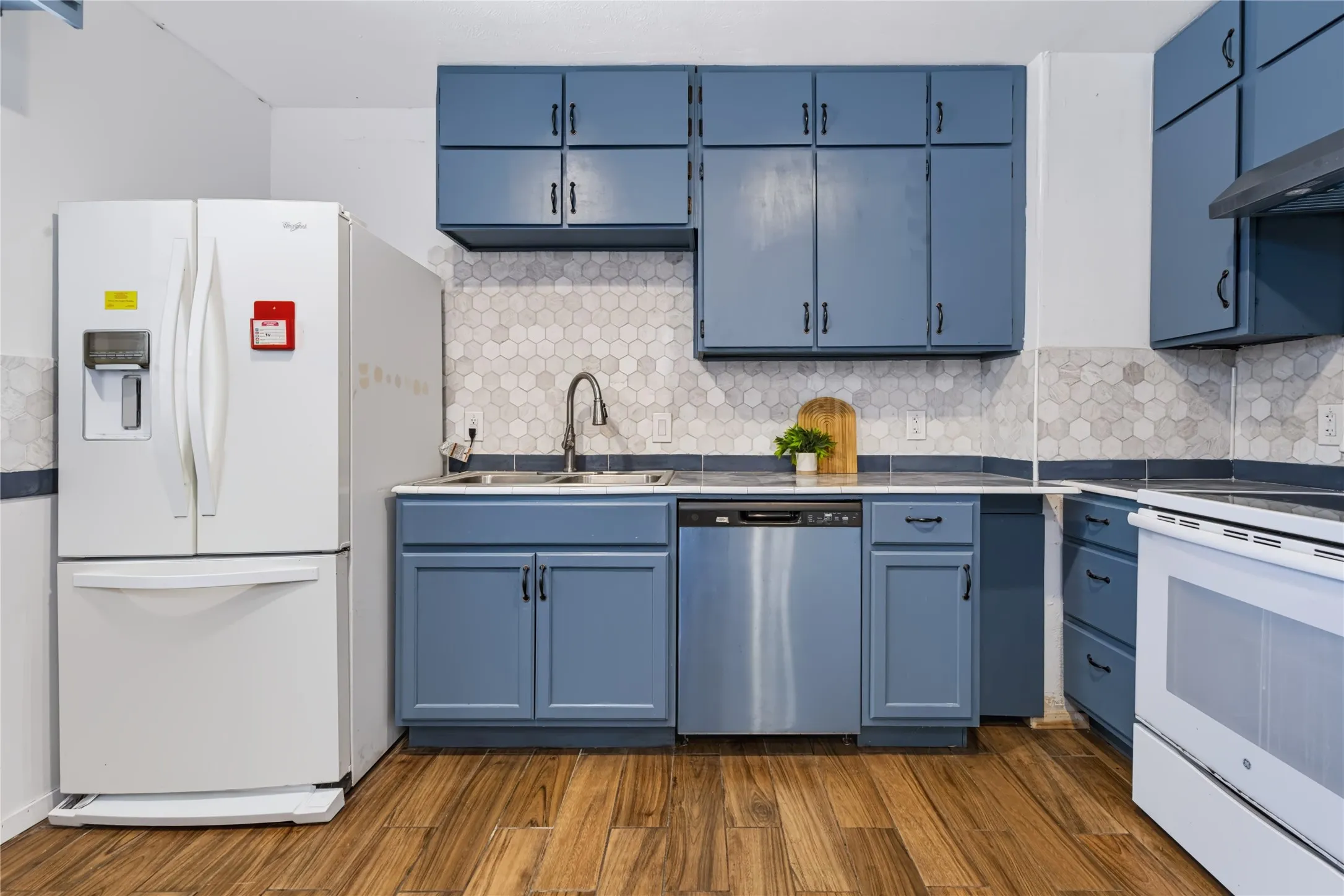Single Family Residence For Rent in Tarrant County , 732 Hurstview Drive, Hurst, Texas 76053, 3 Bedroom, 2 Bathroom, 2 Garage spaces, 1,600 Sqft, built in 1957, mls#21376067, Real Estate Agent in Hurst, Homes For Rent in Tarrant county, Homes For Rent in Hurst, Realtor in Hurst Texas, Real Estate Brokerage Independent Realty Texas, Luminita Cordes Realtor
