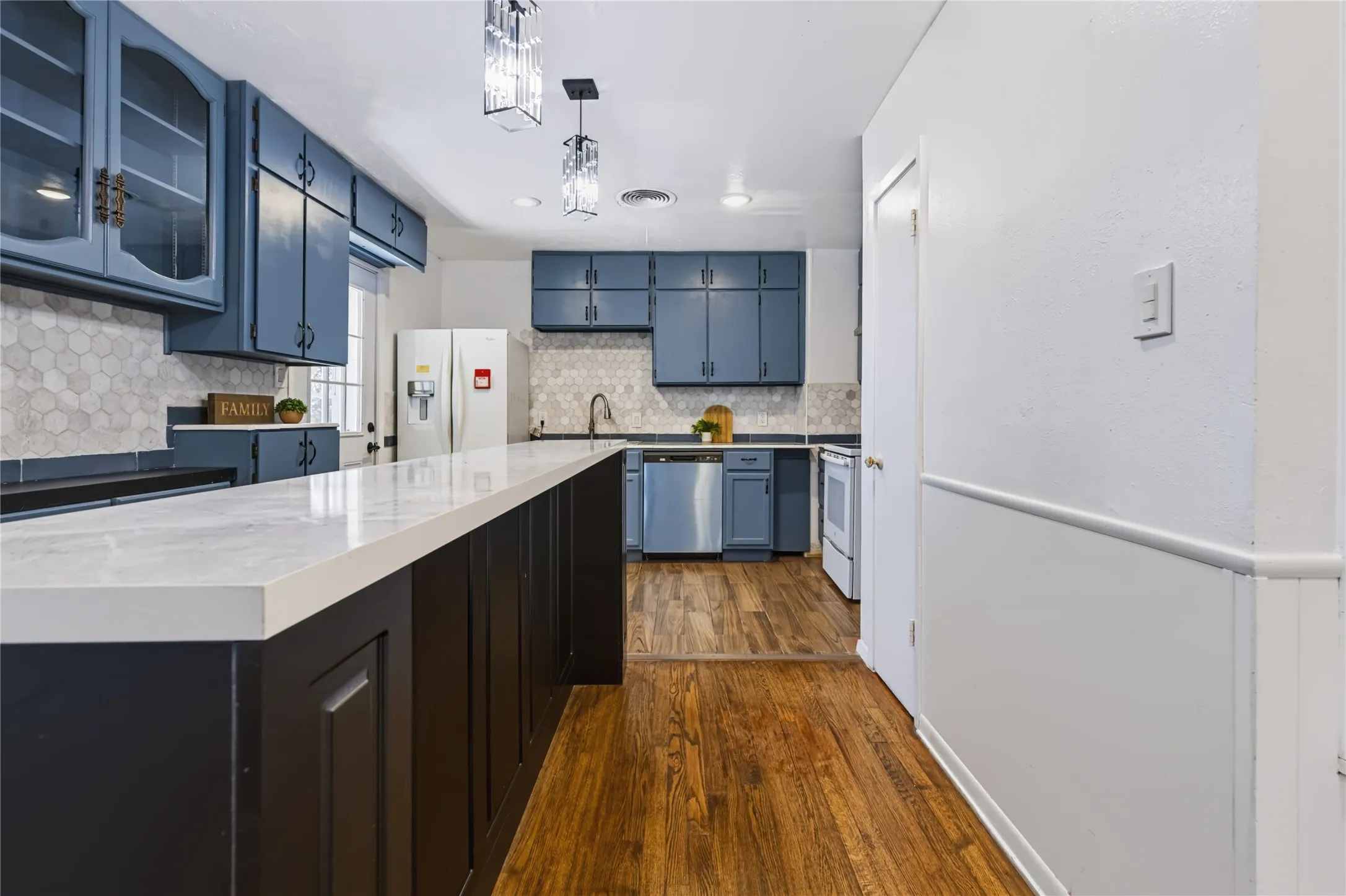 Single Family Residence For Rent in Tarrant County , 732 Hurstview Drive, Hurst, Texas 76053, 3 Bedroom, 2 Bathroom, 2 Garage spaces, 1,600 Sqft, built in 1957, mls#21376067, Real Estate Agent in Hurst, Homes For Rent in Tarrant county, Homes For Rent in Hurst, Realtor in Hurst Texas, Real Estate Brokerage Independent Realty Texas, Luminita Cordes Realtor