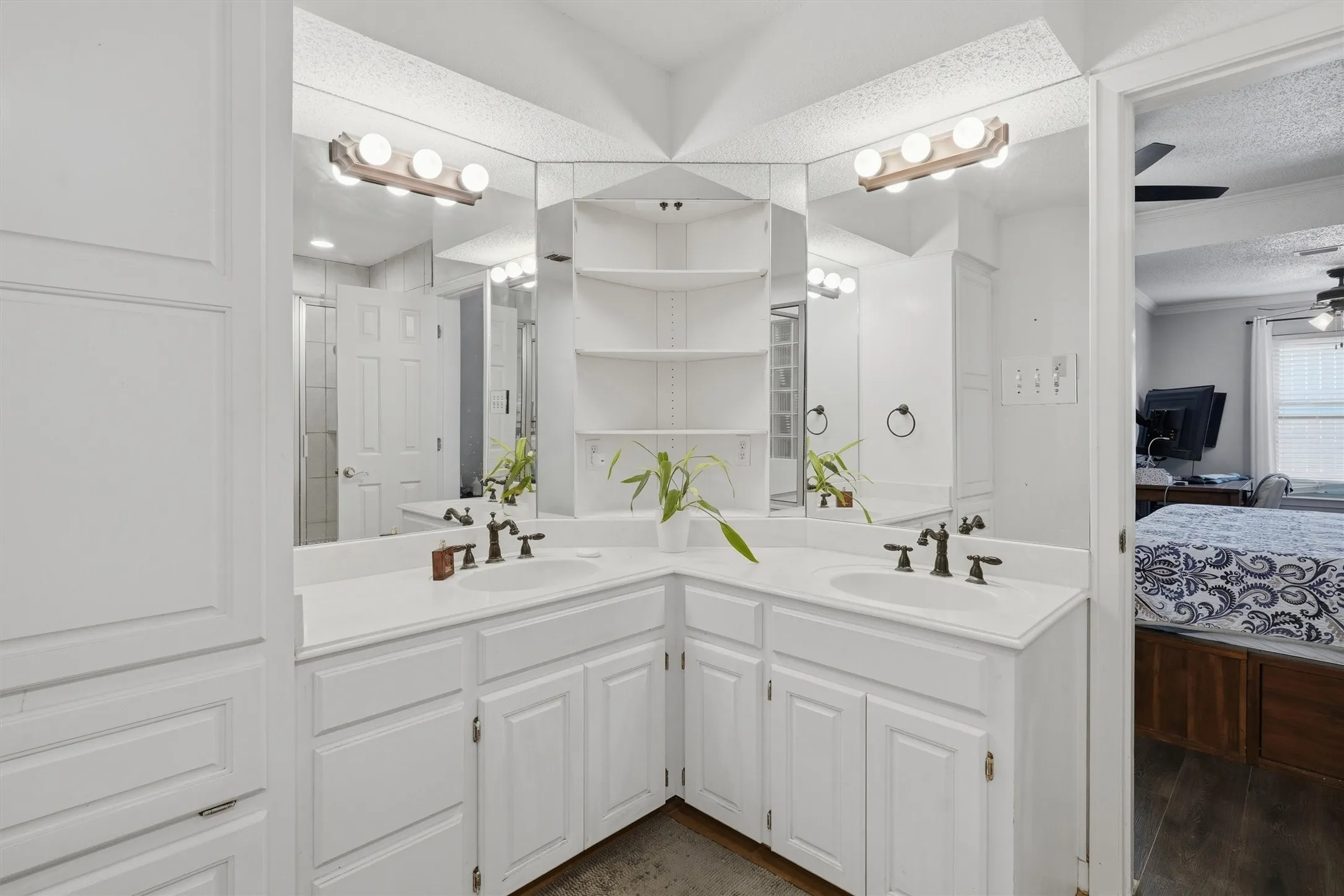 Single Family Residence For Sale in Tarrant County , 7501 Meadowside Road, Fort Worth, Texas 76132, 4 Bedroom, 2 Bathroom, 2 Garage spaces, 2,418 Sqft, built in 1992, mls#21376057, Real Estate Agent in Fort Worth, Homes For Sale in Tarrant county, Homes For Sale in Fort Worth, Realtor in Fort Worth Texas, Real Estate Brokerage Independent Realty Texas, Luminita Cordes Realtor
