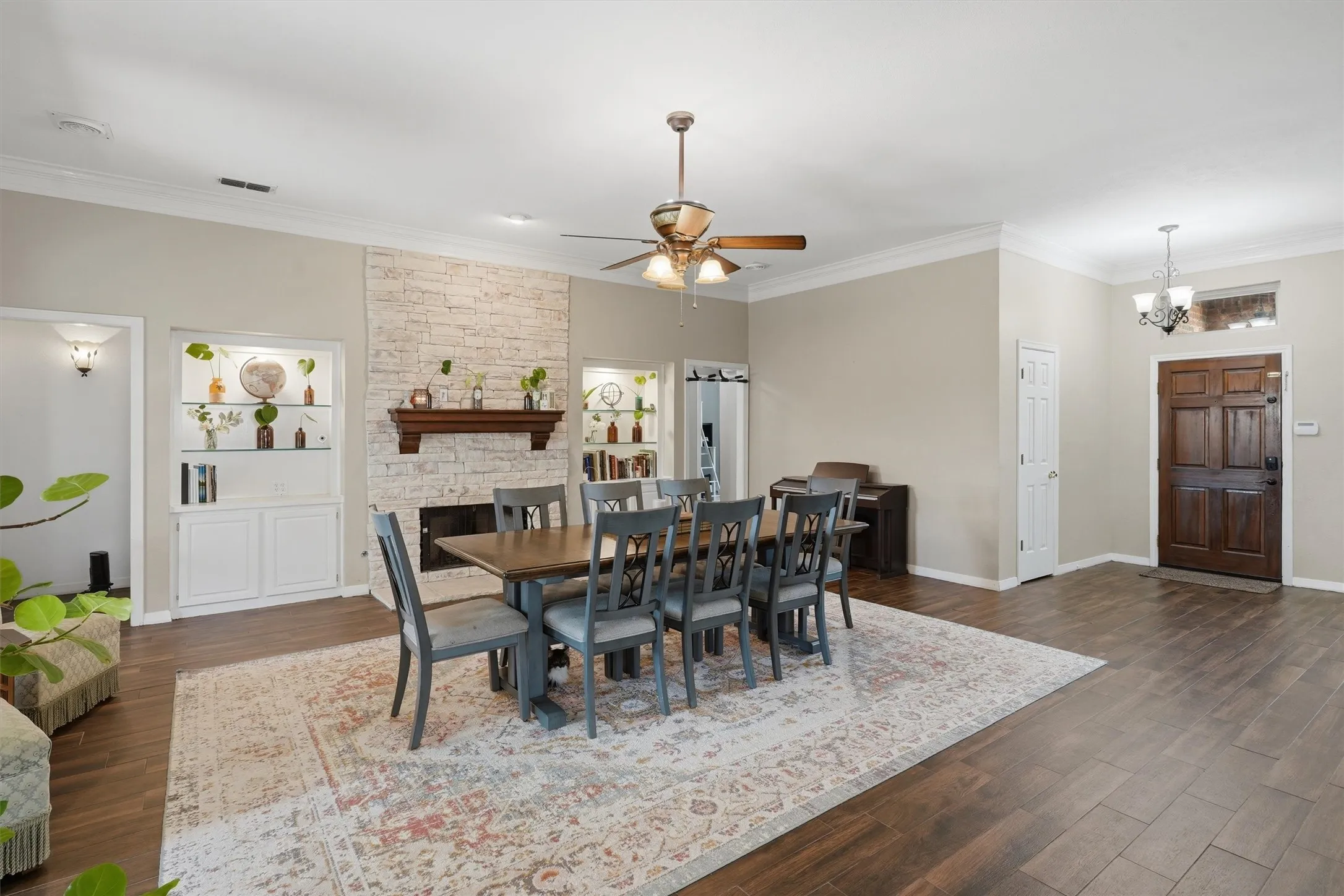 Single Family Residence For Sale in Tarrant County , 7501 Meadowside Road, Fort Worth, Texas 76132, 4 Bedroom, 2 Bathroom, 2 Garage spaces, 2,418 Sqft, built in 1992, mls#21376057, Real Estate Agent in Fort Worth, Homes For Sale in Tarrant county, Homes For Sale in Fort Worth, Realtor in Fort Worth Texas, Real Estate Brokerage Independent Realty Texas, Luminita Cordes Realtor