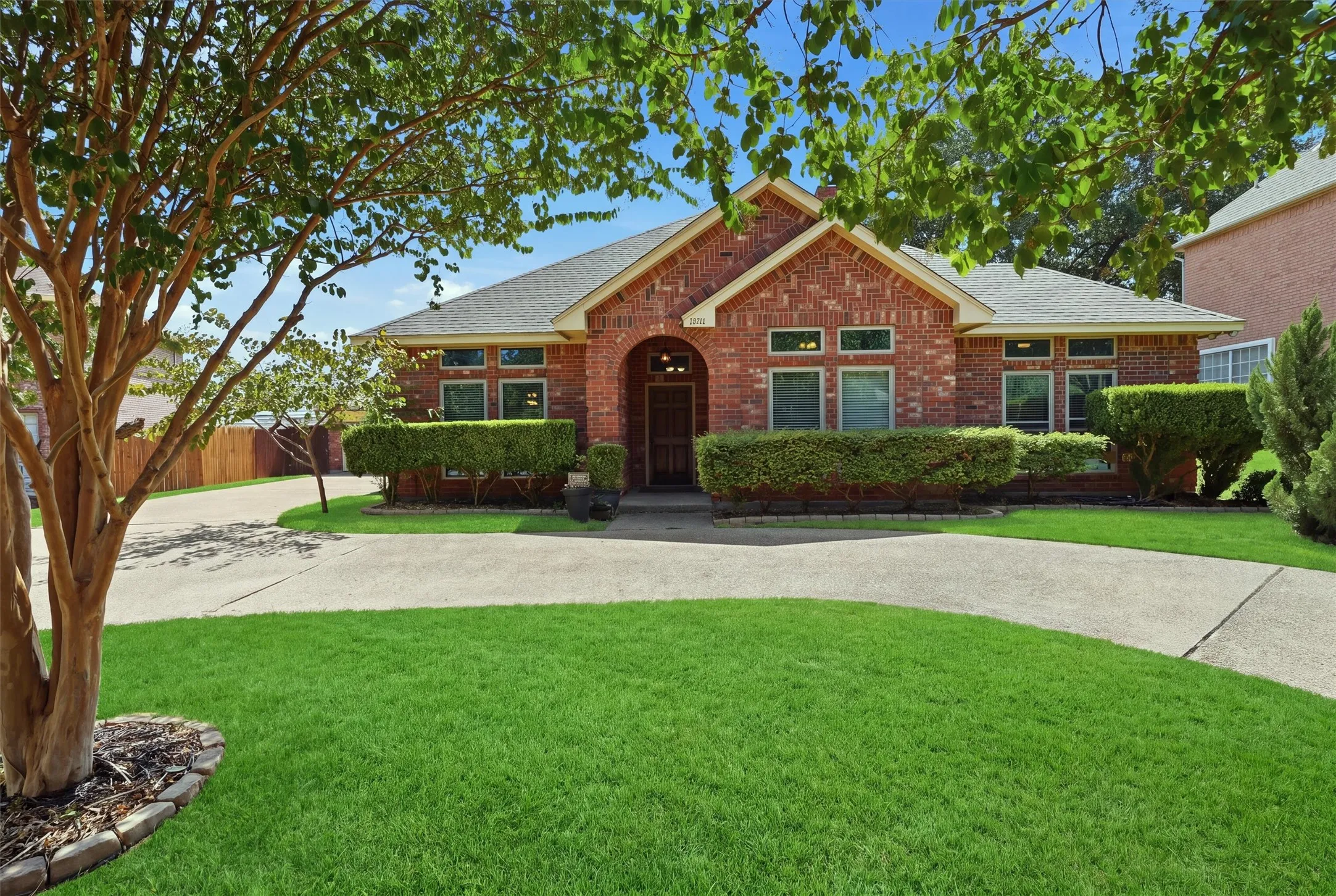 Single Family Residence For Sale in Tarrant County , 7501 Meadowside Road, Fort Worth, Texas 76132, 4 Bedroom, 2 Bathroom, 2 Garage spaces, 2,418 Sqft, built in 1992, mls#21376057, Real Estate Agent in Fort Worth, Homes For Sale in Tarrant county, Homes For Sale in Fort Worth, Realtor in Fort Worth Texas, Real Estate Brokerage Independent Realty Texas, Luminita Cordes Realtor