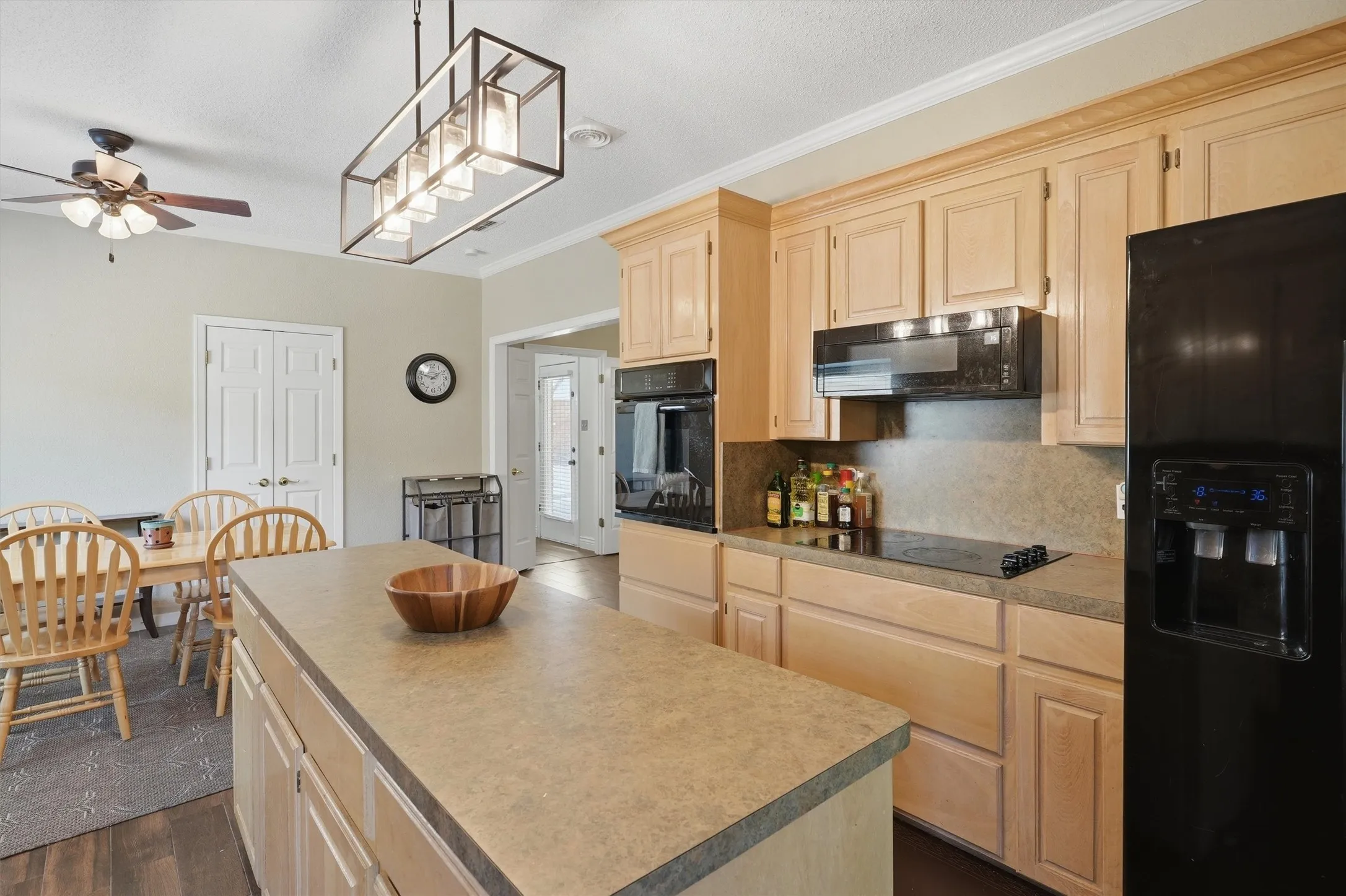 Single Family Residence For Sale in Tarrant County , 7501 Meadowside Road, Fort Worth, Texas 76132, 4 Bedroom, 2 Bathroom, 2 Garage spaces, 2,418 Sqft, built in 1992, mls#21376057, Real Estate Agent in Fort Worth, Homes For Sale in Tarrant county, Homes For Sale in Fort Worth, Realtor in Fort Worth Texas, Real Estate Brokerage Independent Realty Texas, Luminita Cordes Realtor