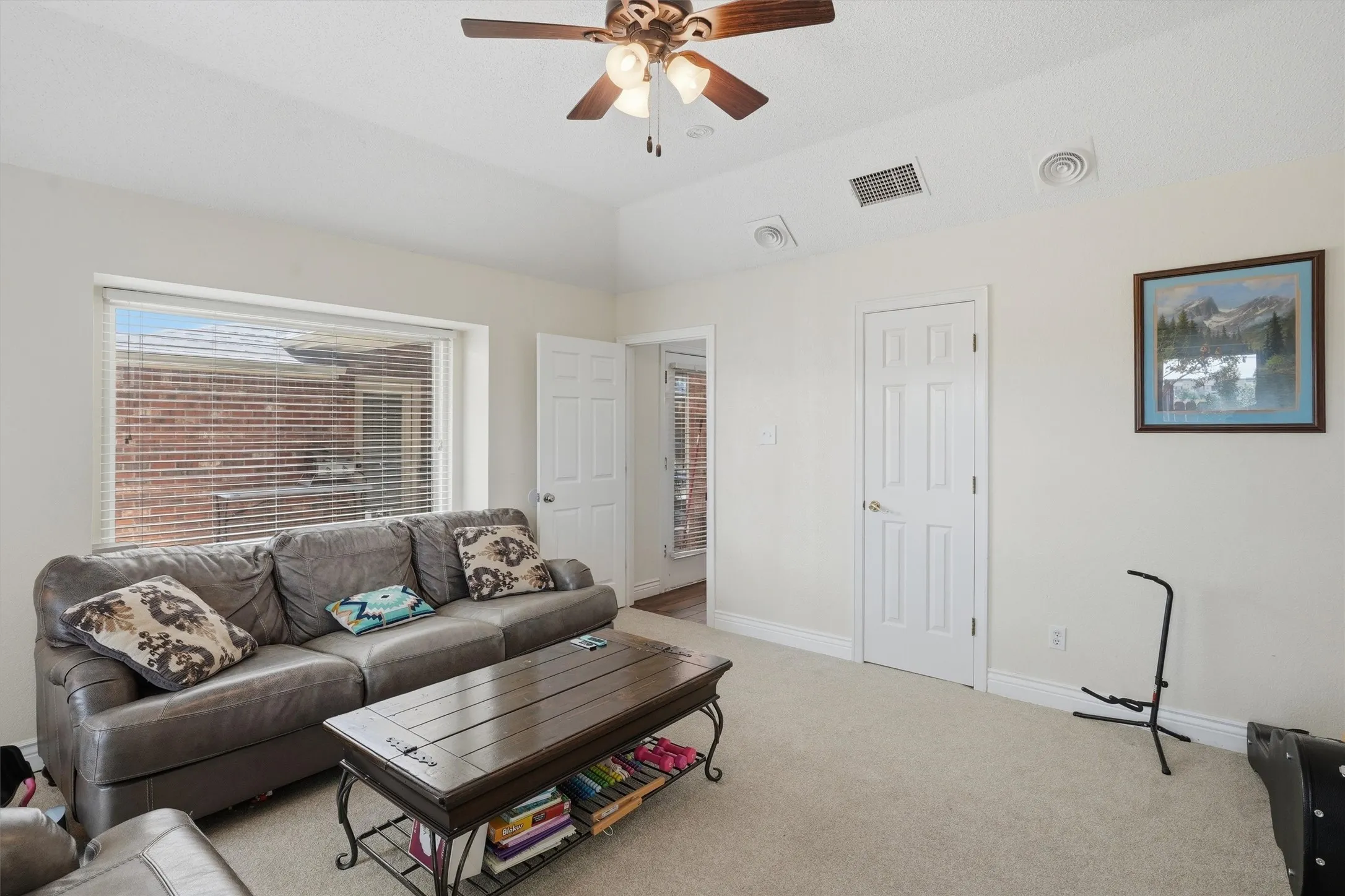 Single Family Residence For Sale in Tarrant County , 7501 Meadowside Road, Fort Worth, Texas 76132, 4 Bedroom, 2 Bathroom, 2 Garage spaces, 2,418 Sqft, built in 1992, mls#21376057, Real Estate Agent in Fort Worth, Homes For Sale in Tarrant county, Homes For Sale in Fort Worth, Realtor in Fort Worth Texas, Real Estate Brokerage Independent Realty Texas, Luminita Cordes Realtor