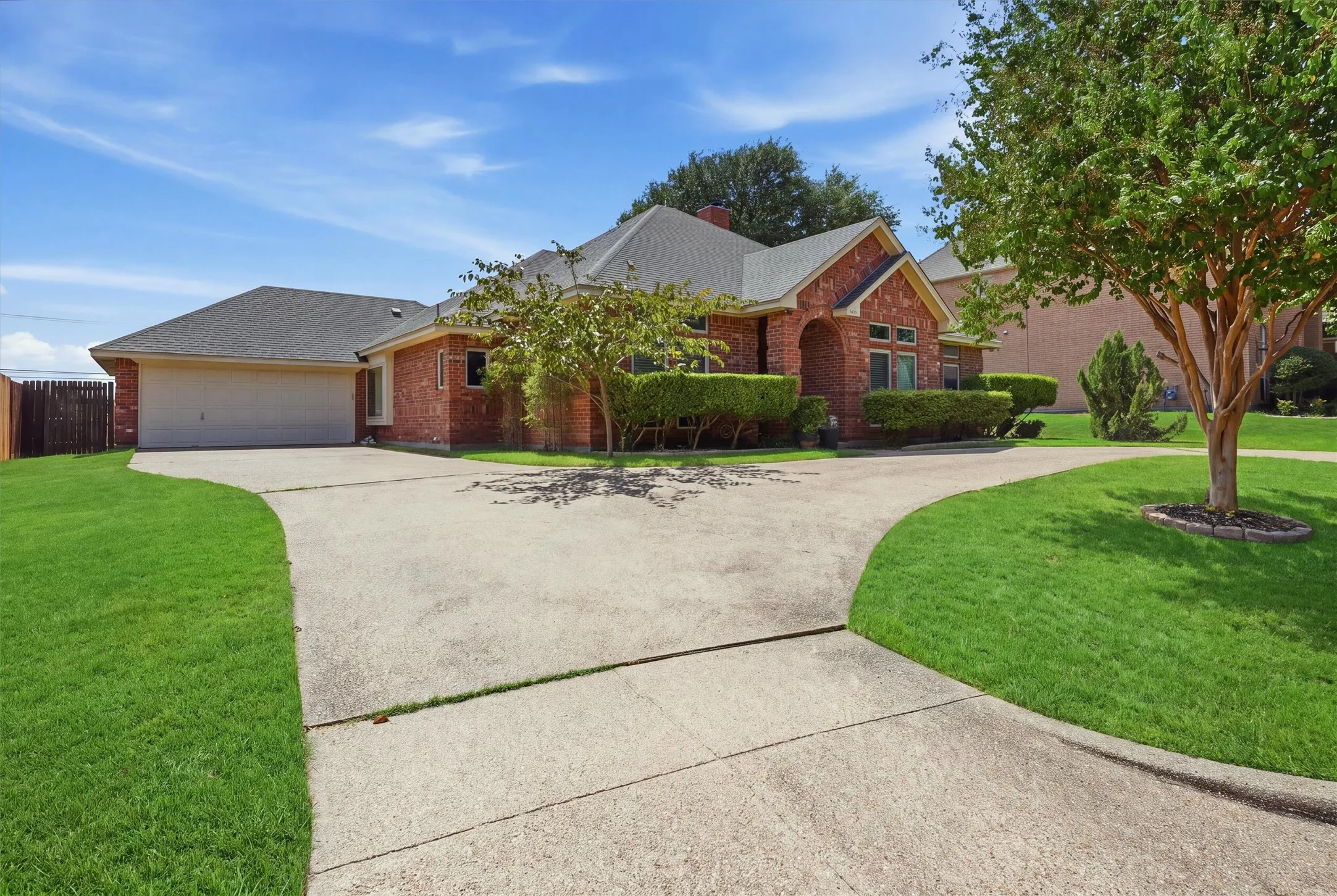 Single Family Residence For Sale in Tarrant County , 7501 Meadowside Road, Fort Worth, Texas 76132, 4 Bedroom, 2 Bathroom, 2 Garage spaces, 2,418 Sqft, built in 1992, mls#21376057, Real Estate Agent in Fort Worth, Homes For Sale in Tarrant county, Homes For Sale in Fort Worth, Realtor in Fort Worth Texas, Real Estate Brokerage Independent Realty Texas, Luminita Cordes Realtor