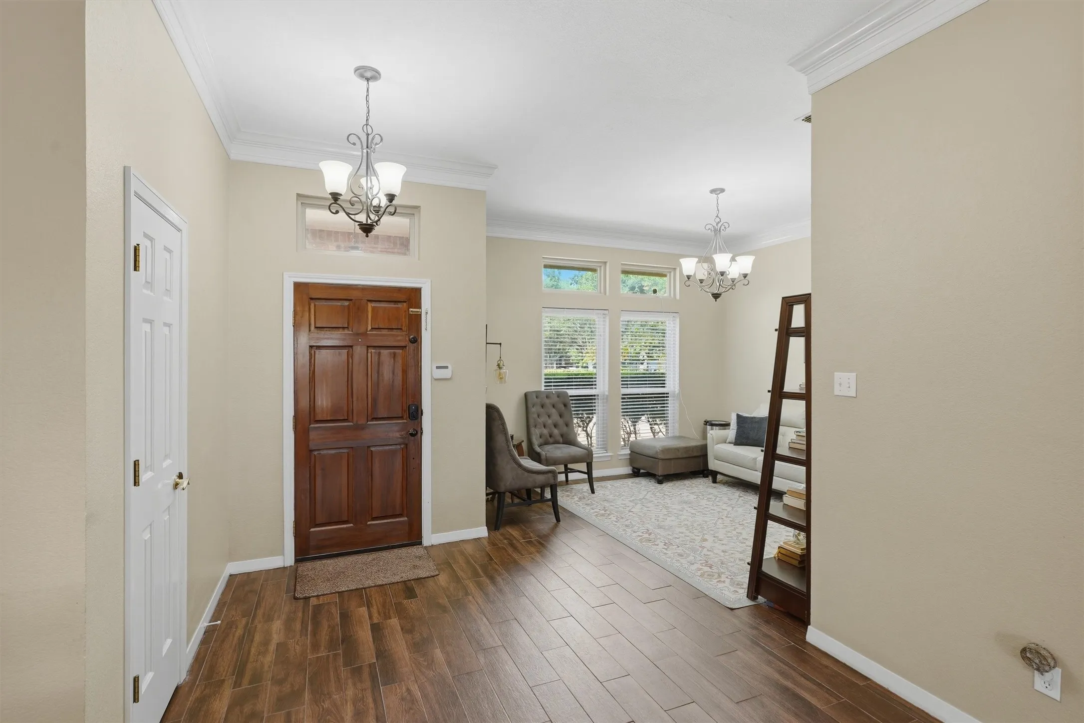 Single Family Residence For Sale in Tarrant County , 7501 Meadowside Road, Fort Worth, Texas 76132, 4 Bedroom, 2 Bathroom, 2 Garage spaces, 2,418 Sqft, built in 1992, mls#21376057, Real Estate Agent in Fort Worth, Homes For Sale in Tarrant county, Homes For Sale in Fort Worth, Realtor in Fort Worth Texas, Real Estate Brokerage Independent Realty Texas, Luminita Cordes Realtor