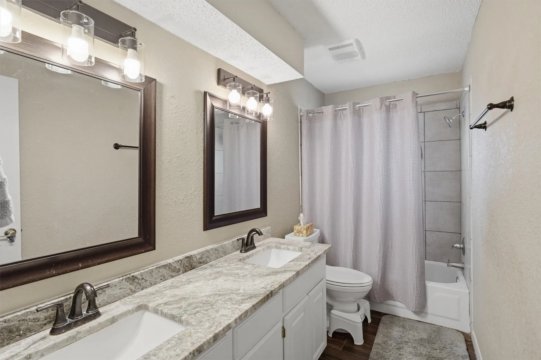 Single Family Residence For Sale in Tarrant County , 7501 Meadowside Road, Fort Worth, Texas 76132, 4 Bedroom, 2 Bathroom, 2 Garage spaces, 2,418 Sqft, built in 1992, mls#21376057, Real Estate Agent in Fort Worth, Homes For Sale in Tarrant county, Homes For Sale in Fort Worth, Realtor in Fort Worth Texas, Real Estate Brokerage Independent Realty Texas, Luminita Cordes Realtor