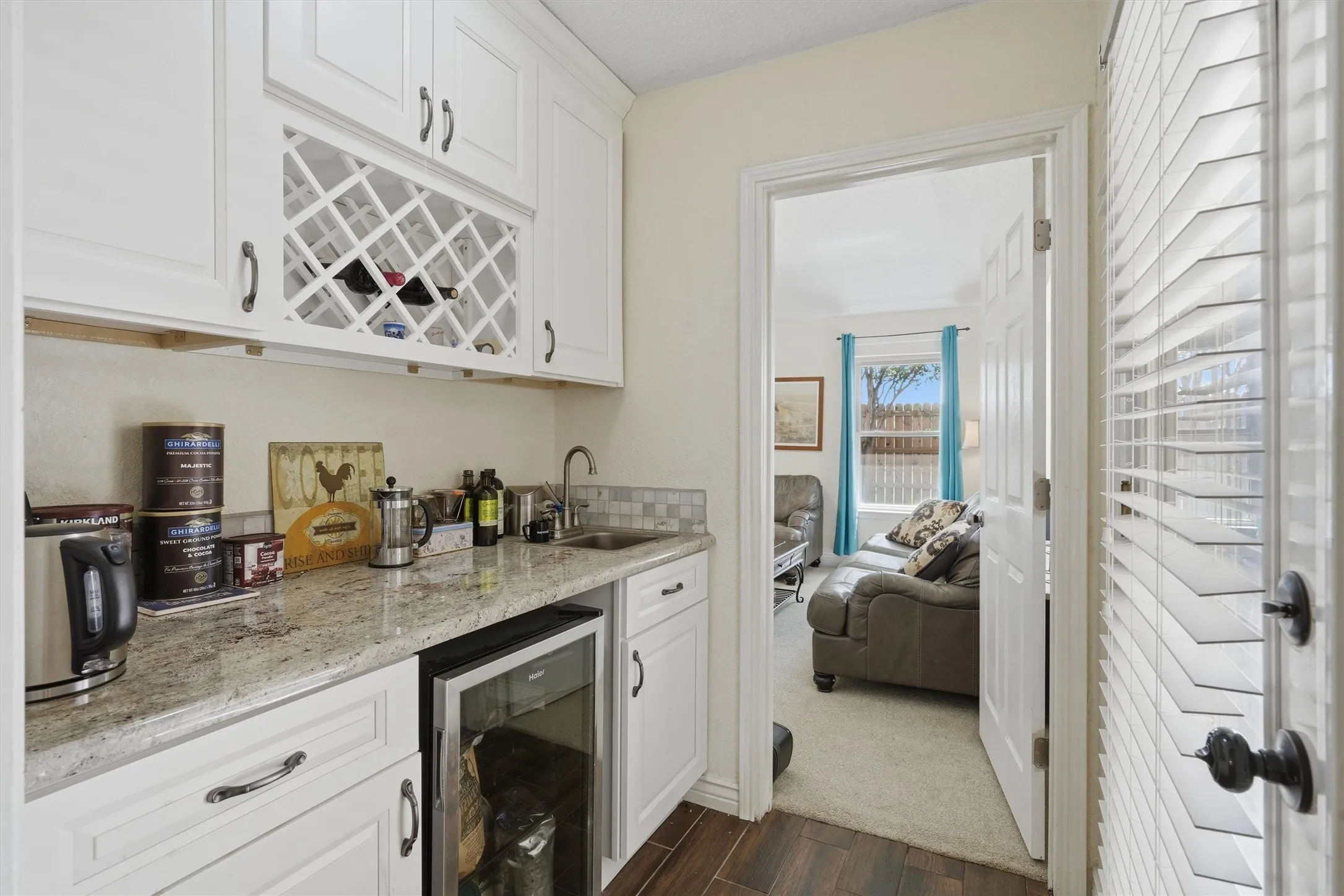 Single Family Residence For Sale in Tarrant County , 7501 Meadowside Road, Fort Worth, Texas 76132, 4 Bedroom, 2 Bathroom, 2 Garage spaces, 2,418 Sqft, built in 1992, mls#21376057, Real Estate Agent in Fort Worth, Homes For Sale in Tarrant county, Homes For Sale in Fort Worth, Realtor in Fort Worth Texas, Real Estate Brokerage Independent Realty Texas, Luminita Cordes Realtor