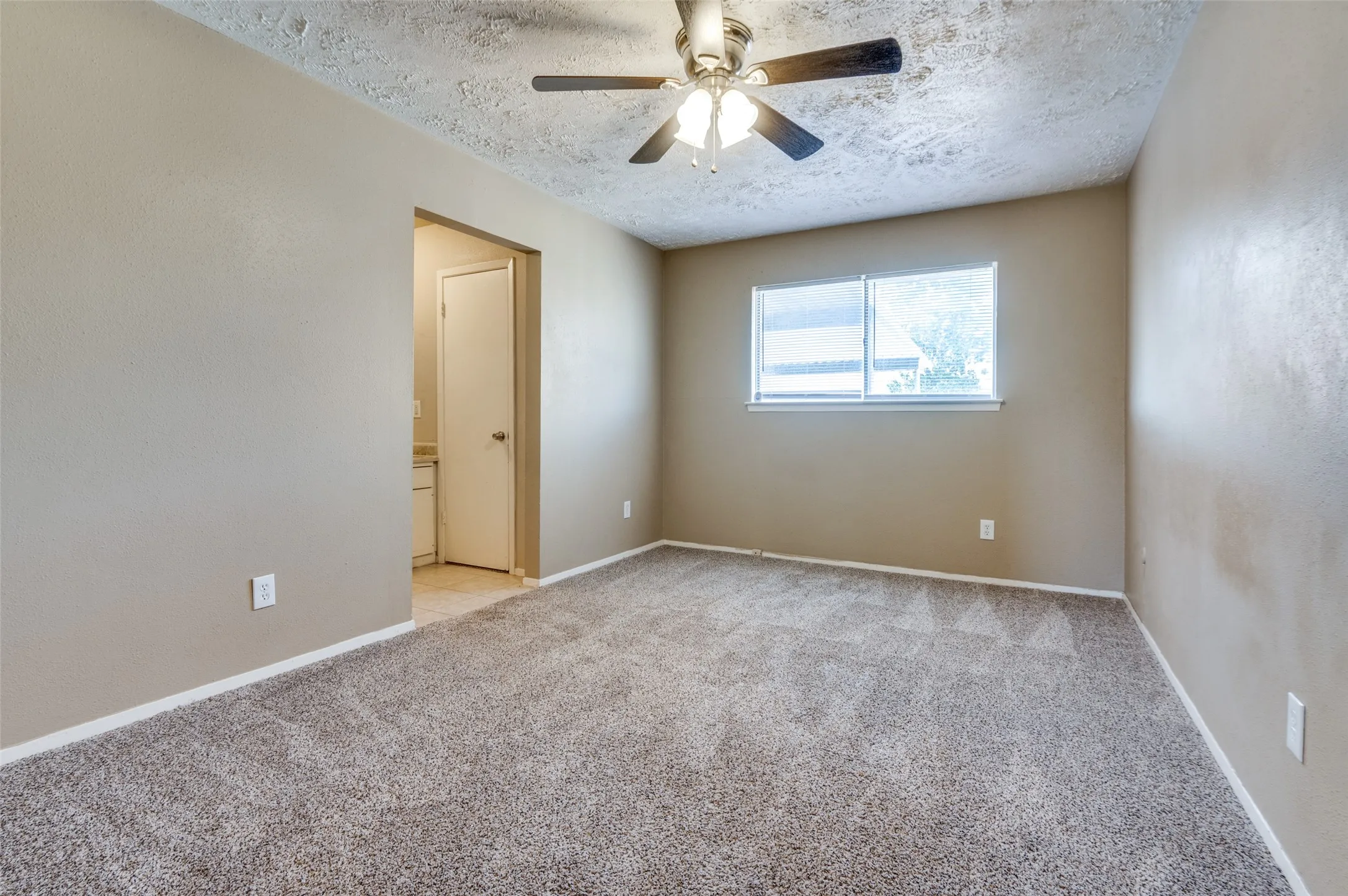 Townhouse For Rent in Dallas County , 6 W Mountain Creek Drive 29, Grand Prairie, Texas 75052, 2 Bedroom, 2 Bathroom, Garage spaces, 1,092 Sqft, built in 1971, mls#21376069, Real Estate Agent in Grand Prairie, Homes For Rent in Dallas county, Homes For Rent in Grand Prairie, Realtor in Grand Prairie Texas, Real Estate Brokerage Independent Realty Texas, Luminita Cordes Realtor