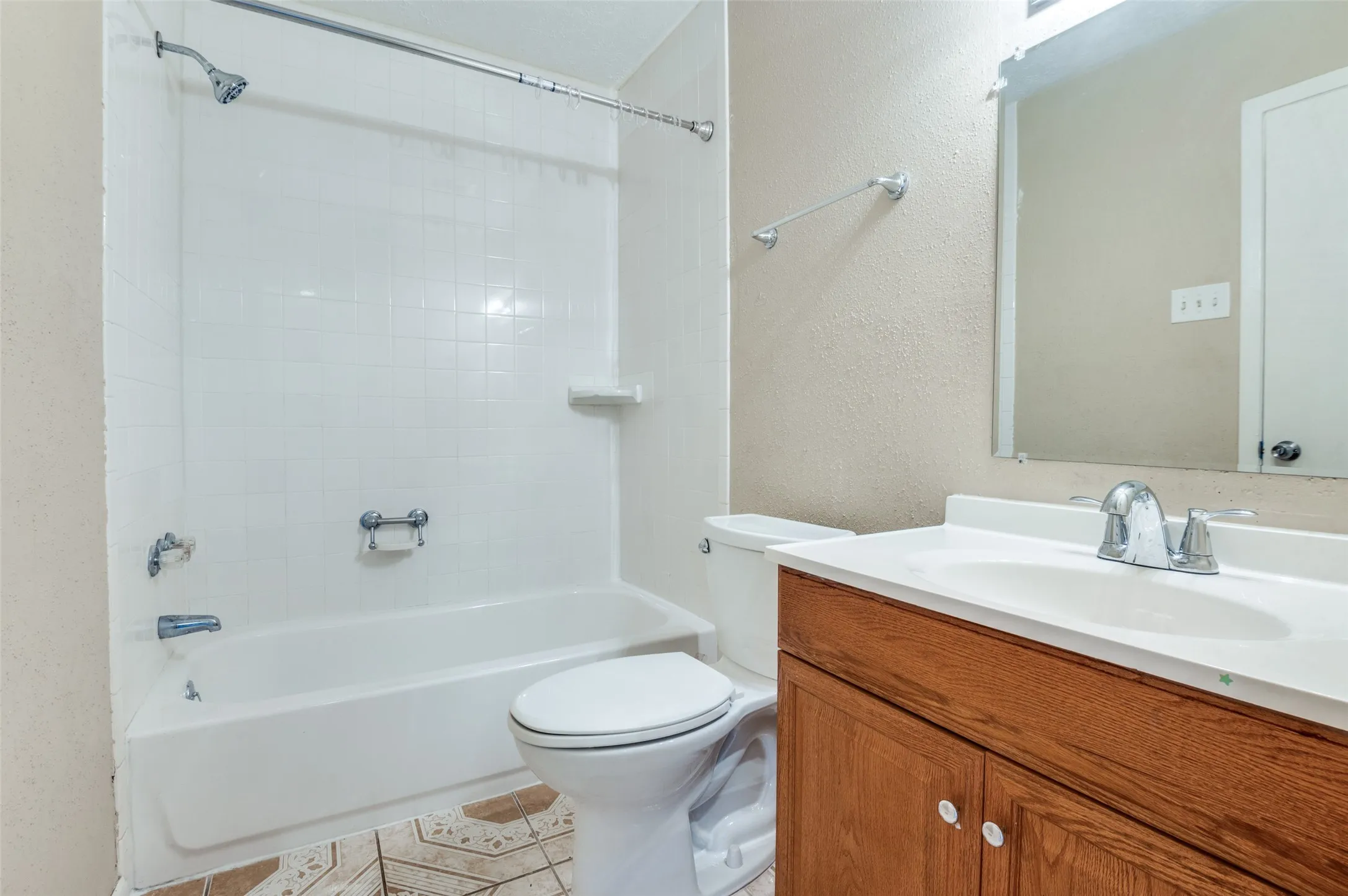 Townhouse For Rent in Dallas County , 6 W Mountain Creek Drive 29, Grand Prairie, Texas 75052, 2 Bedroom, 2 Bathroom, Garage spaces, 1,092 Sqft, built in 1971, mls#21376069, Real Estate Agent in Grand Prairie, Homes For Rent in Dallas county, Homes For Rent in Grand Prairie, Realtor in Grand Prairie Texas, Real Estate Brokerage Independent Realty Texas, Luminita Cordes Realtor