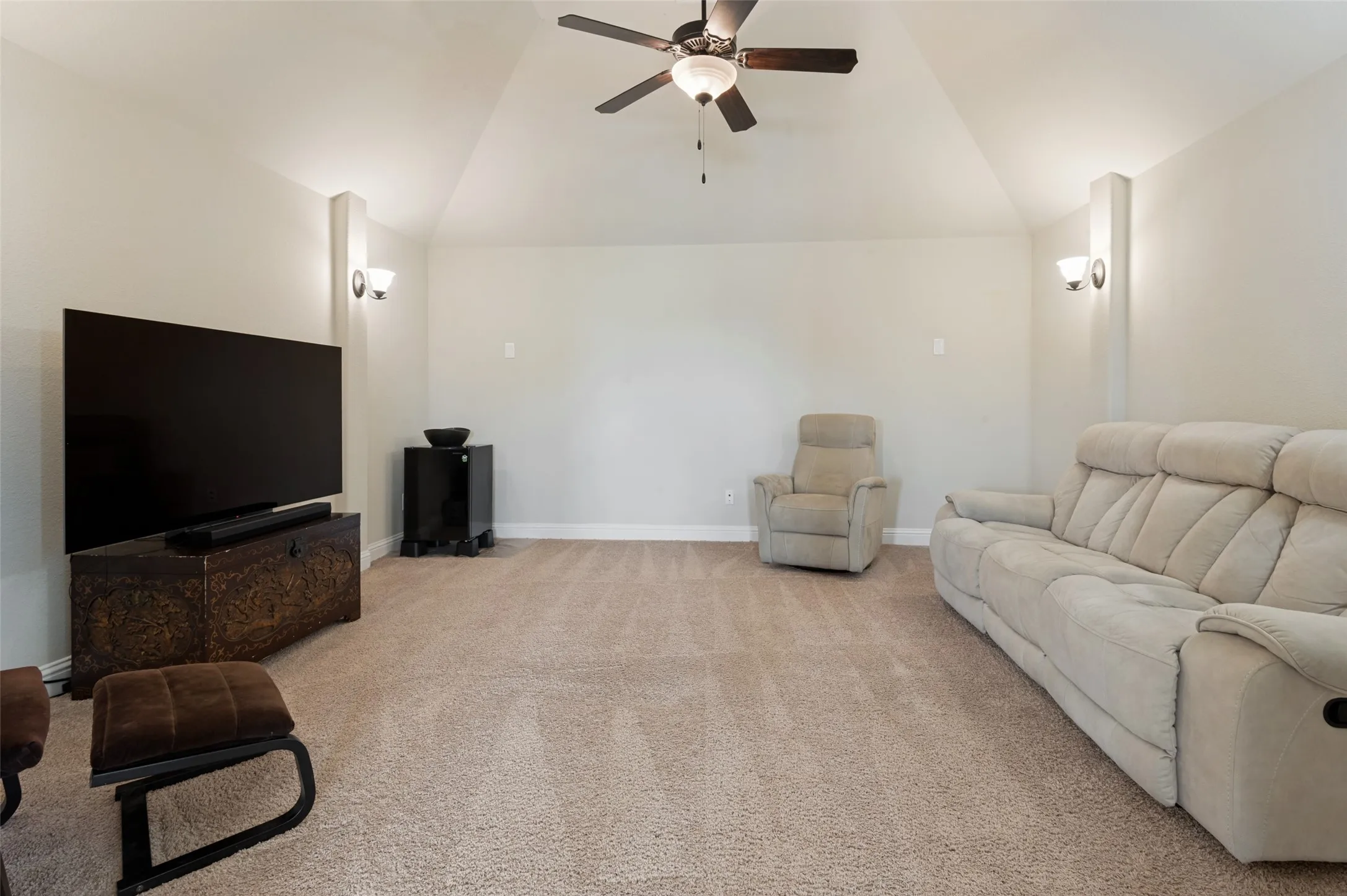Single Family Residence For Sale in Tarrant County , 3307 Willow Brook Drive, Mansfield, Texas 76063, 3 Bedroom, 3 Bathroom, 2 Garage spaces, 3,003 Sqft, built in 2017, mls#21371770, Real Estate Agent in Mansfield, Homes For Sale in Tarrant county, Homes For Sale in Mansfield, Realtor in Mansfield Texas, Real Estate Brokerage Independent Realty Texas, Luminita Cordes Realtor