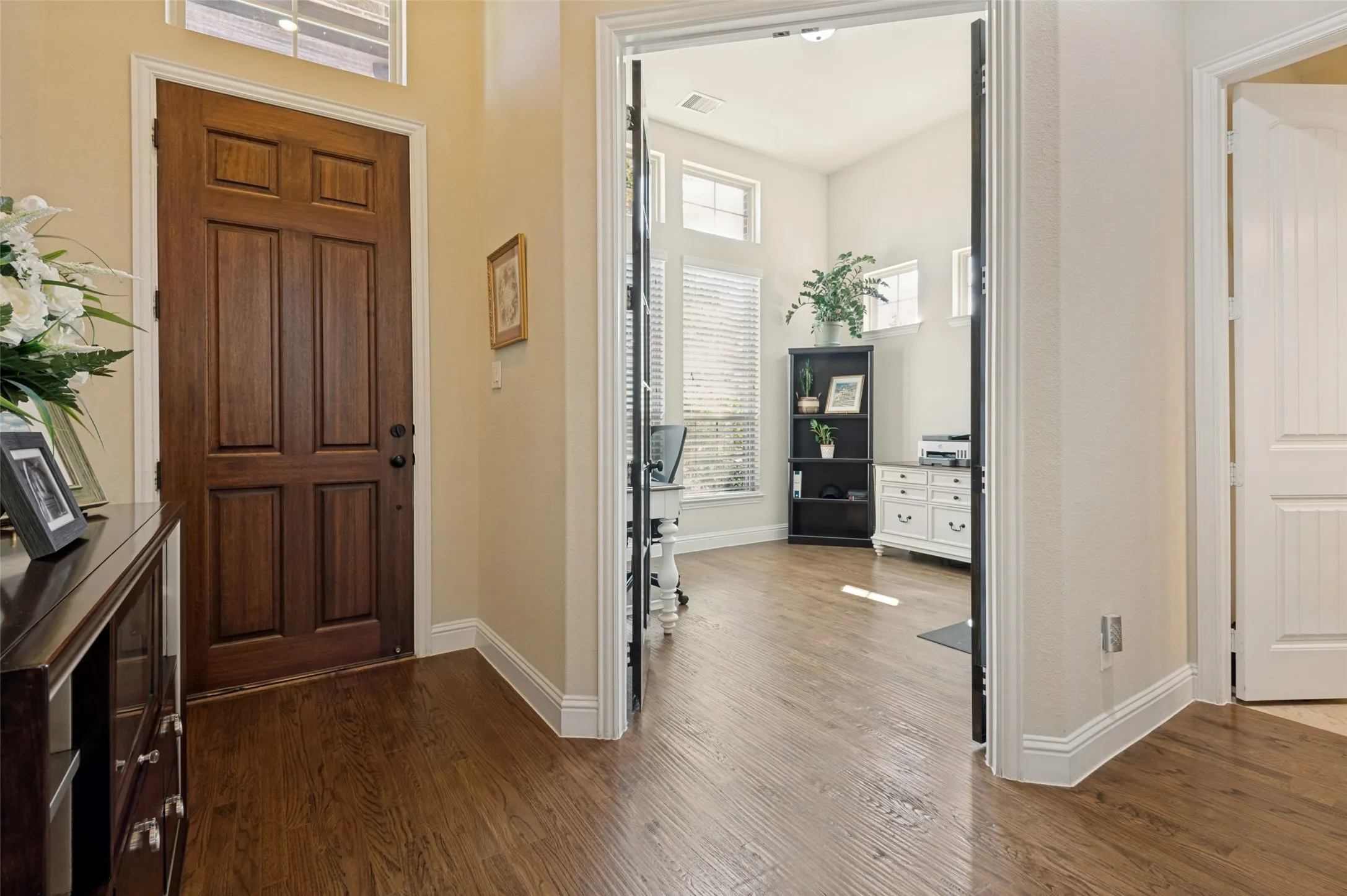 Single Family Residence For Sale in Tarrant County , 3307 Willow Brook Drive, Mansfield, Texas 76063, 3 Bedroom, 3 Bathroom, 2 Garage spaces, 3,003 Sqft, built in 2017, mls#21371770, Real Estate Agent in Mansfield, Homes For Sale in Tarrant county, Homes For Sale in Mansfield, Realtor in Mansfield Texas, Real Estate Brokerage Independent Realty Texas, Luminita Cordes Realtor