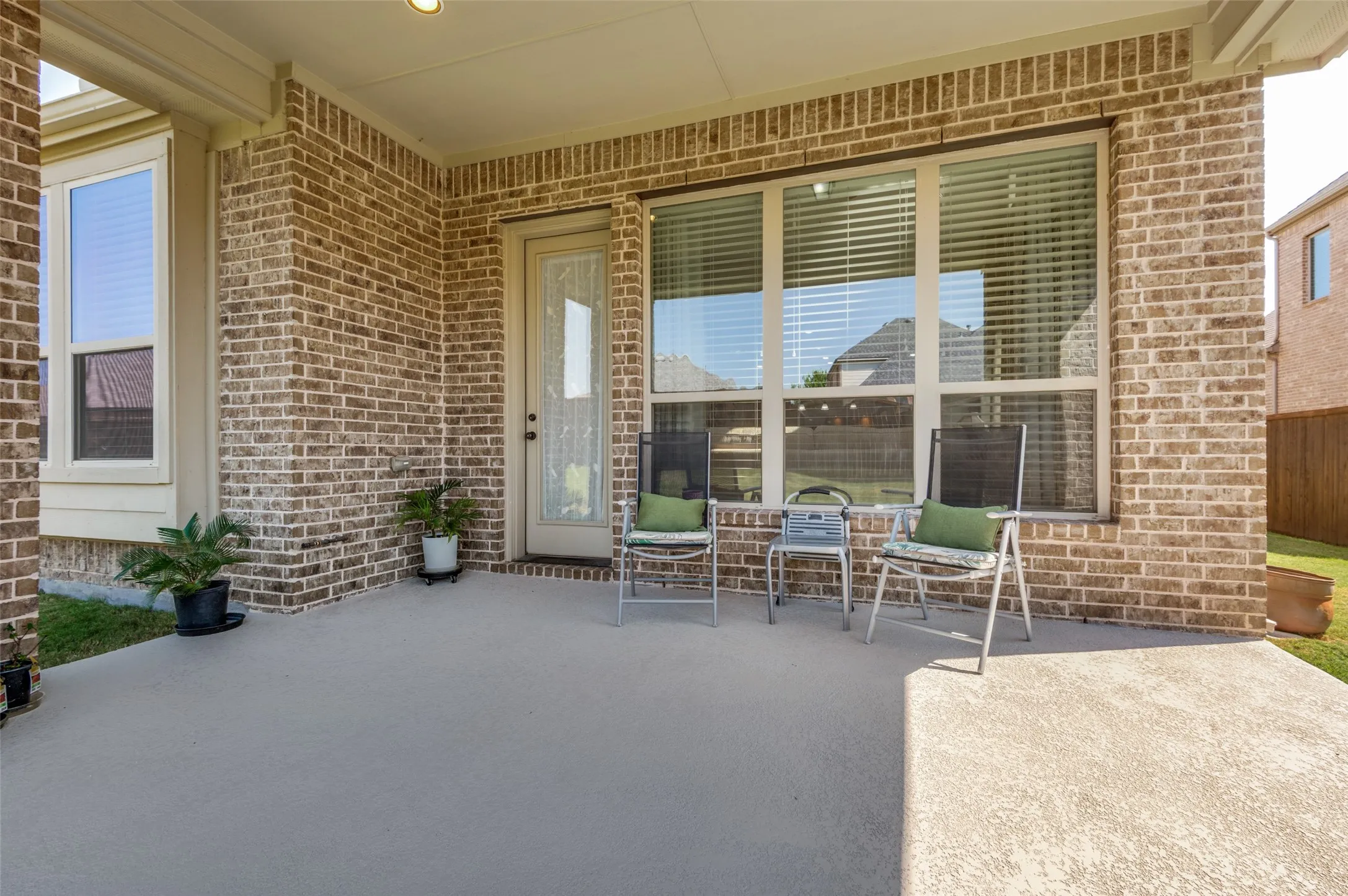 Single Family Residence For Sale in Tarrant County , 3307 Willow Brook Drive, Mansfield, Texas 76063, 3 Bedroom, 3 Bathroom, 2 Garage spaces, 3,003 Sqft, built in 2017, mls#21371770, Real Estate Agent in Mansfield, Homes For Sale in Tarrant county, Homes For Sale in Mansfield, Realtor in Mansfield Texas, Real Estate Brokerage Independent Realty Texas, Luminita Cordes Realtor