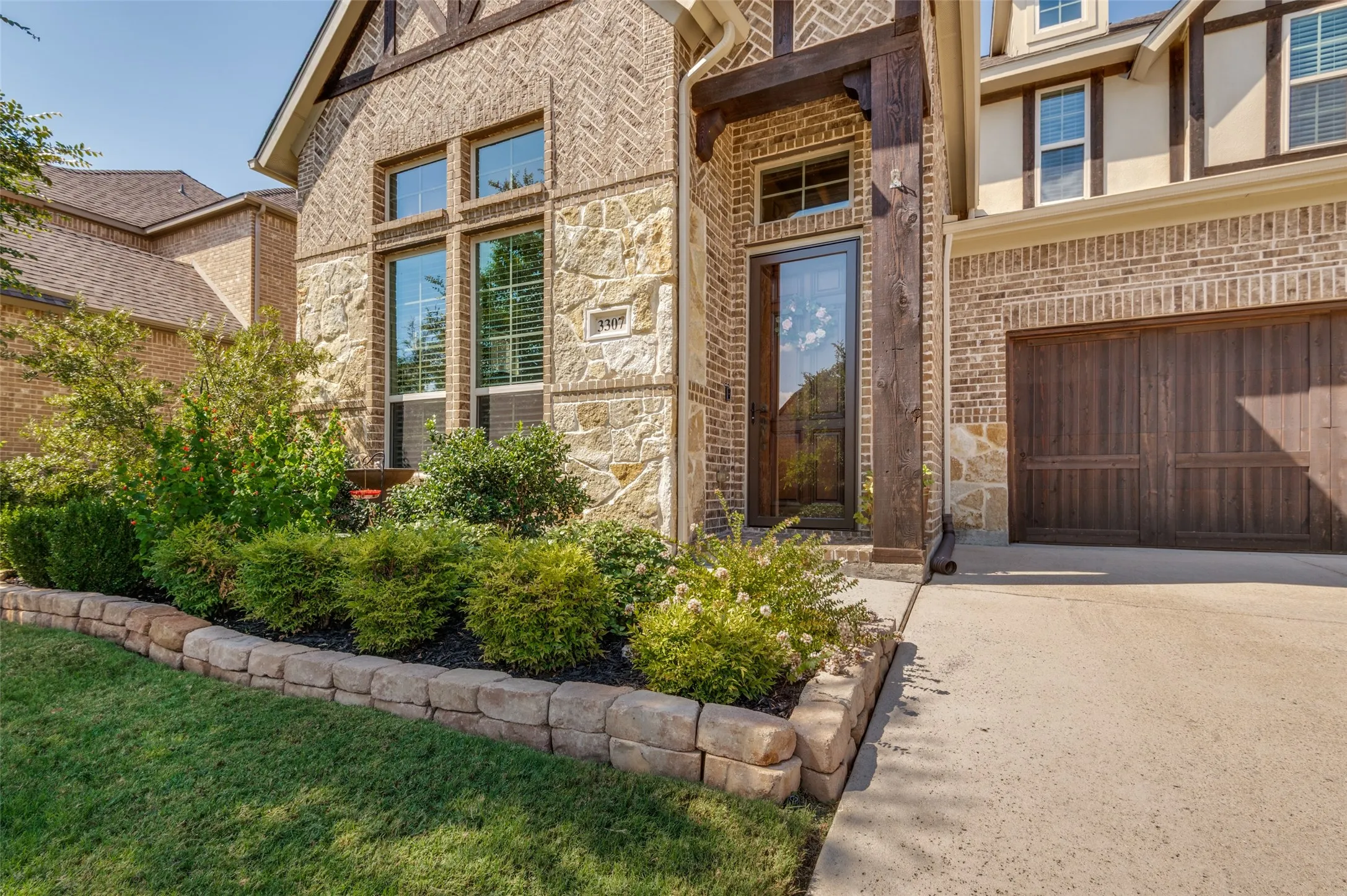 Single Family Residence For Sale in Tarrant County , 3307 Willow Brook Drive, Mansfield, Texas 76063, 3 Bedroom, 3 Bathroom, 2 Garage spaces, 3,003 Sqft, built in 2017, mls#21371770, Real Estate Agent in Mansfield, Homes For Sale in Tarrant county, Homes For Sale in Mansfield, Realtor in Mansfield Texas, Real Estate Brokerage Independent Realty Texas, Luminita Cordes Realtor
