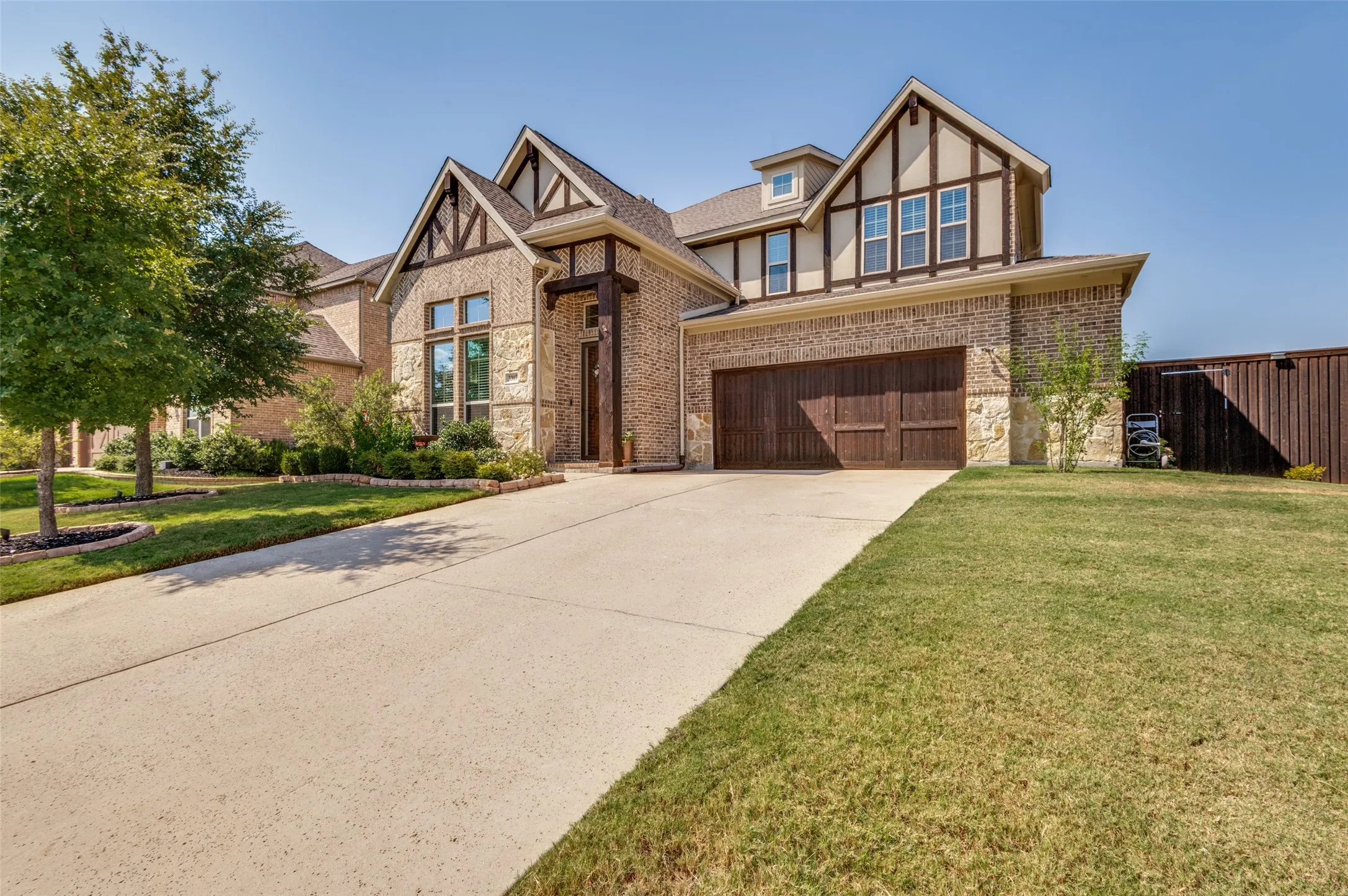 Single Family Residence For Sale in Tarrant County , 3307 Willow Brook Drive, Mansfield, Texas 76063, 3 Bedroom, 3 Bathroom, 2 Garage spaces, 3,003 Sqft, built in 2017, mls#21371770, Real Estate Agent in Mansfield, Homes For Sale in Tarrant county, Homes For Sale in Mansfield, Realtor in Mansfield Texas, Real Estate Brokerage Independent Realty Texas, Luminita Cordes Realtor