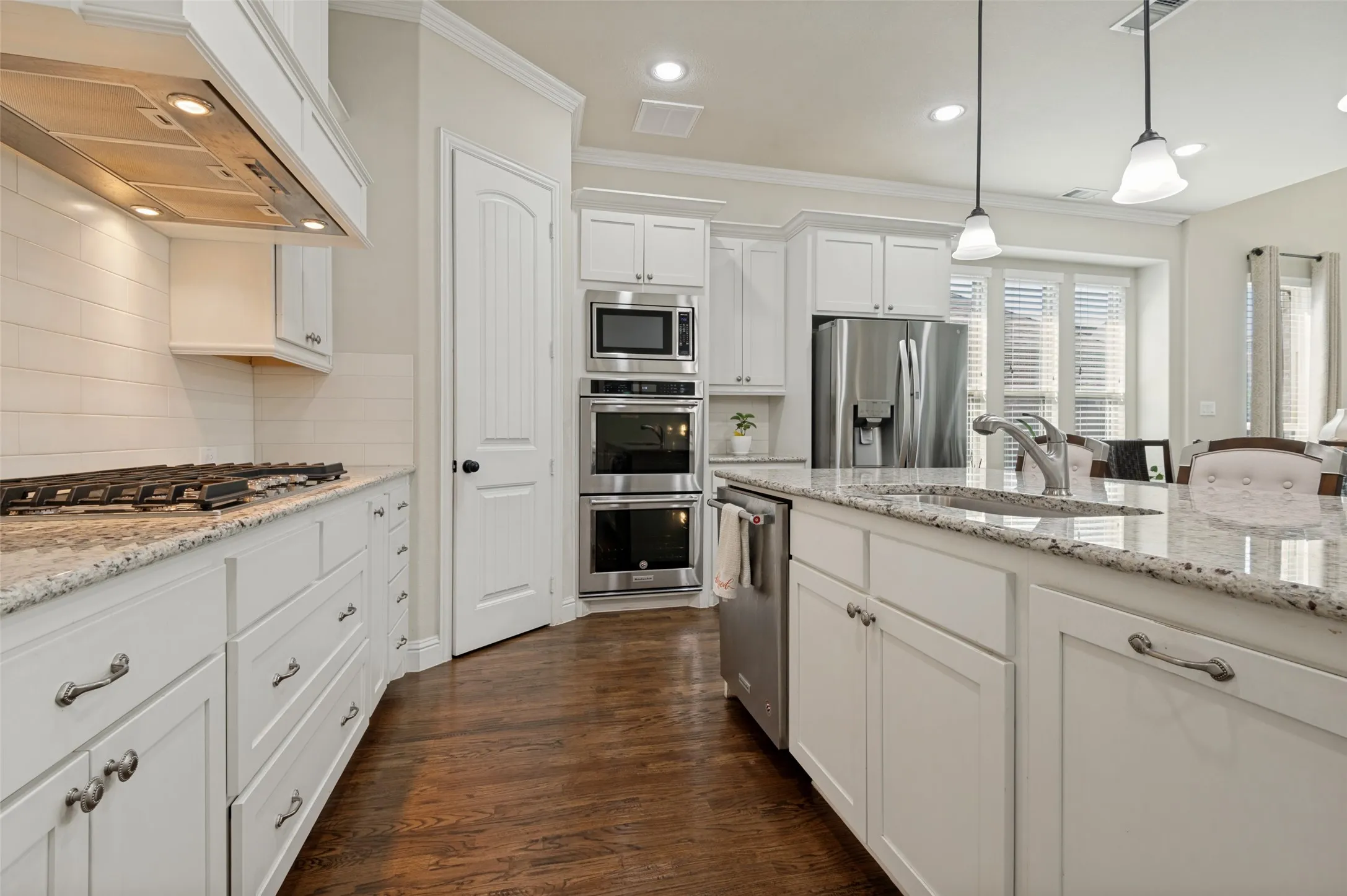 Single Family Residence For Sale in Tarrant County , 3307 Willow Brook Drive, Mansfield, Texas 76063, 3 Bedroom, 3 Bathroom, 2 Garage spaces, 3,003 Sqft, built in 2017, mls#21371770, Real Estate Agent in Mansfield, Homes For Sale in Tarrant county, Homes For Sale in Mansfield, Realtor in Mansfield Texas, Real Estate Brokerage Independent Realty Texas, Luminita Cordes Realtor