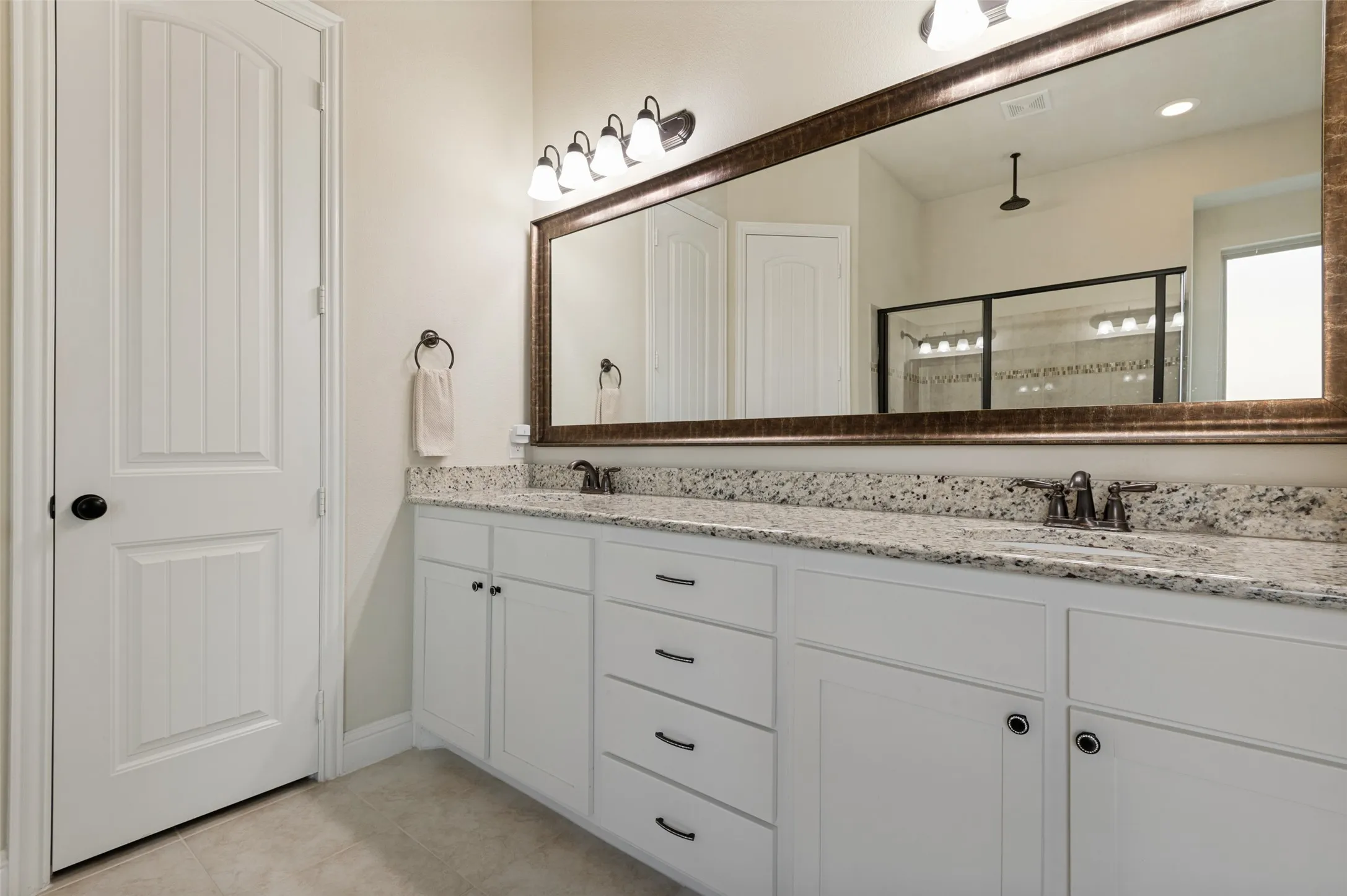 Single Family Residence For Sale in Tarrant County , 3307 Willow Brook Drive, Mansfield, Texas 76063, 3 Bedroom, 3 Bathroom, 2 Garage spaces, 3,003 Sqft, built in 2017, mls#21371770, Real Estate Agent in Mansfield, Homes For Sale in Tarrant county, Homes For Sale in Mansfield, Realtor in Mansfield Texas, Real Estate Brokerage Independent Realty Texas, Luminita Cordes Realtor