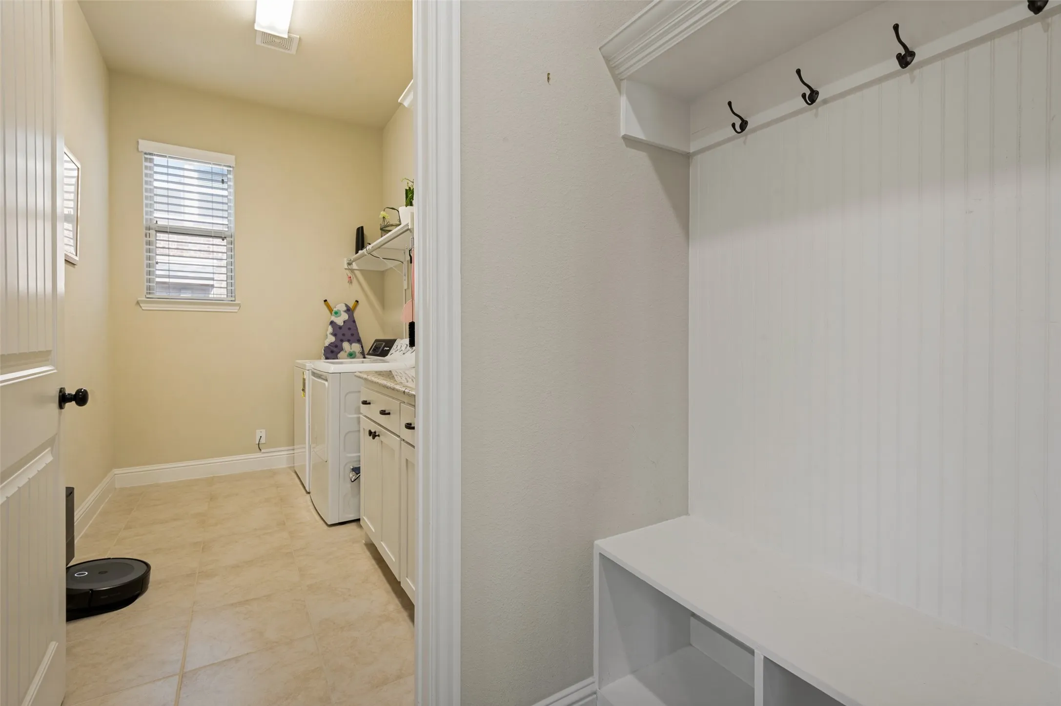 Single Family Residence For Sale in Tarrant County , 3307 Willow Brook Drive, Mansfield, Texas 76063, 3 Bedroom, 3 Bathroom, 2 Garage spaces, 3,003 Sqft, built in 2017, mls#21371770, Real Estate Agent in Mansfield, Homes For Sale in Tarrant county, Homes For Sale in Mansfield, Realtor in Mansfield Texas, Real Estate Brokerage Independent Realty Texas, Luminita Cordes Realtor