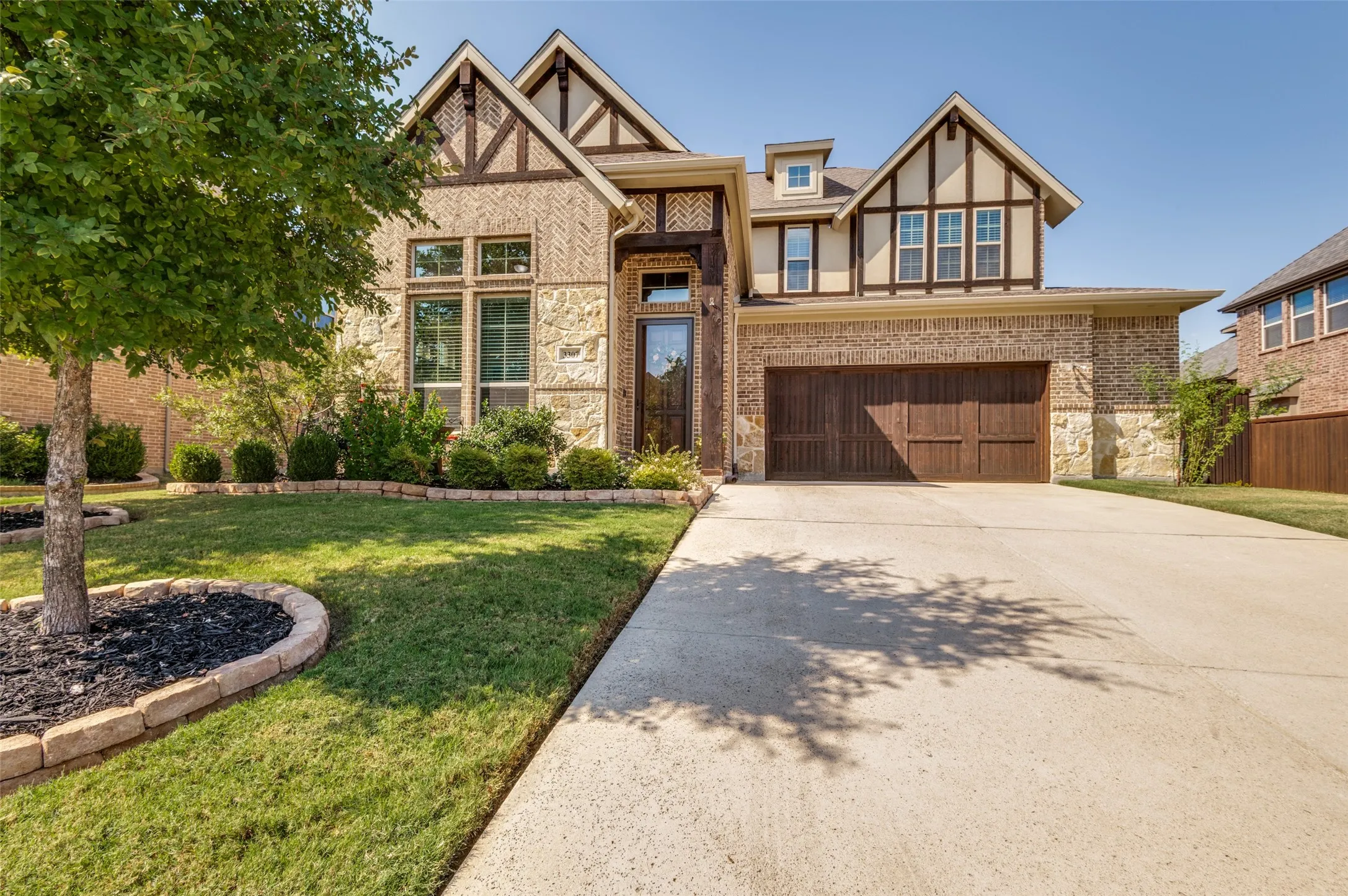 Single Family Residence For Sale in Tarrant County , 3307 Willow Brook Drive, Mansfield, Texas 76063, 3 Bedroom, 3 Bathroom, 2 Garage spaces, 3,003 Sqft, built in 2017, mls#21371770, Real Estate Agent in Mansfield, Homes For Sale in Tarrant county, Homes For Sale in Mansfield, Realtor in Mansfield Texas, Real Estate Brokerage Independent Realty Texas, Luminita Cordes Realtor