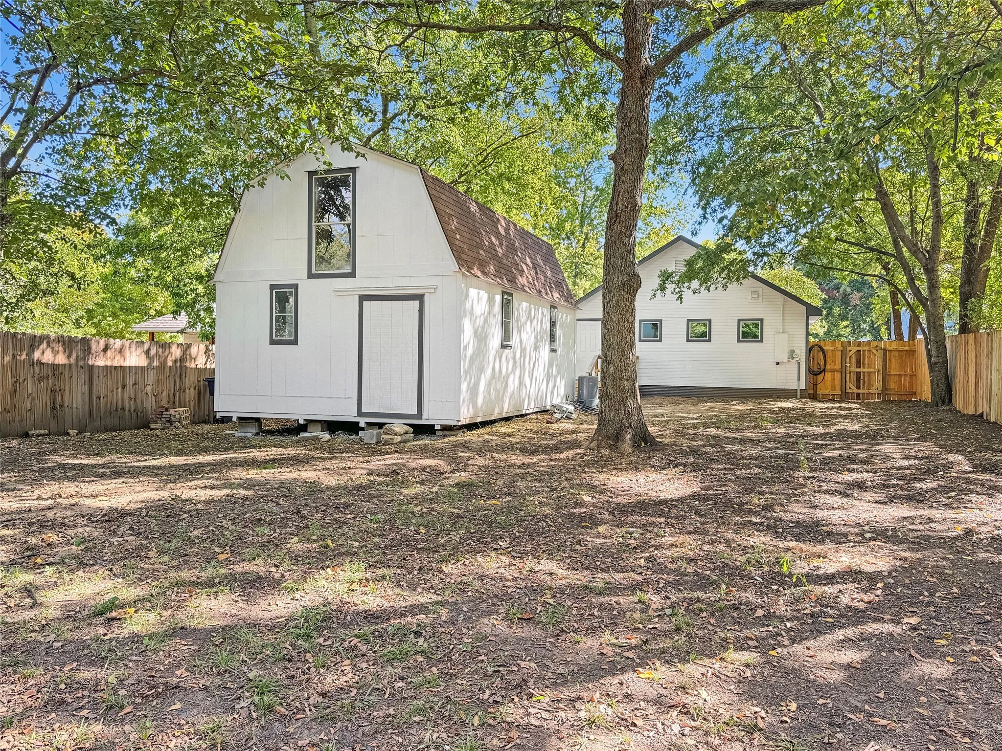 Single Family Residence For Rent in Grayson County , 825 W Nelson Street, Denison, Texas 75020, 2 Bedroom, 2 Bathroom, Garage spaces, 1,088 Sqft, built in 1930, mls#21375846, Real Estate Agent in Denison, Homes For Rent in Grayson county, Homes For Rent in Denison, Realtor in Denison Texas, Real Estate Brokerage Independent Realty Texas, Luminita Cordes Realtor