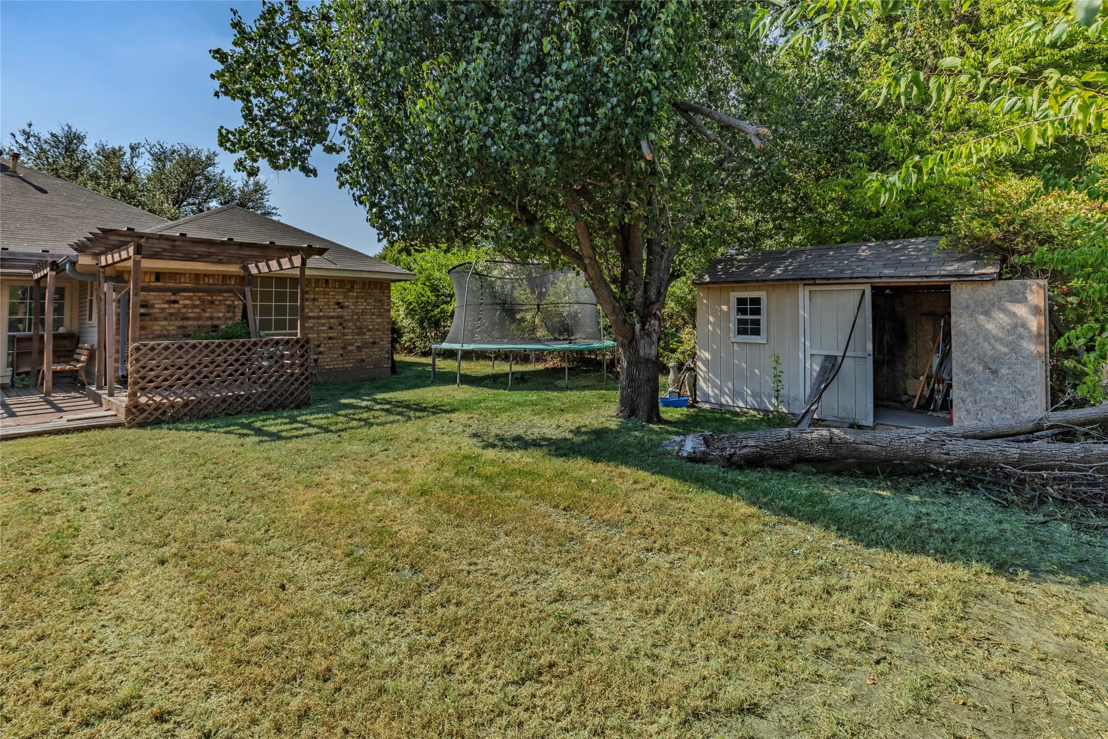 Single Family Residence For Sale in Hunt County , 10505 Oak Creek Drive, Greenville, Texas 75402, 3 Bedroom, 2 Bathroom, 2 Garage spaces, 2,014 Sqft, built in 1980, mls#21367149, Real Estate Agent in Greenville, Homes For Sale in Hunt county, Homes For Sale in Greenville, Realtor in Greenville Texas, Real Estate Brokerage Independent Realty Texas, Luminita Cordes Realtor