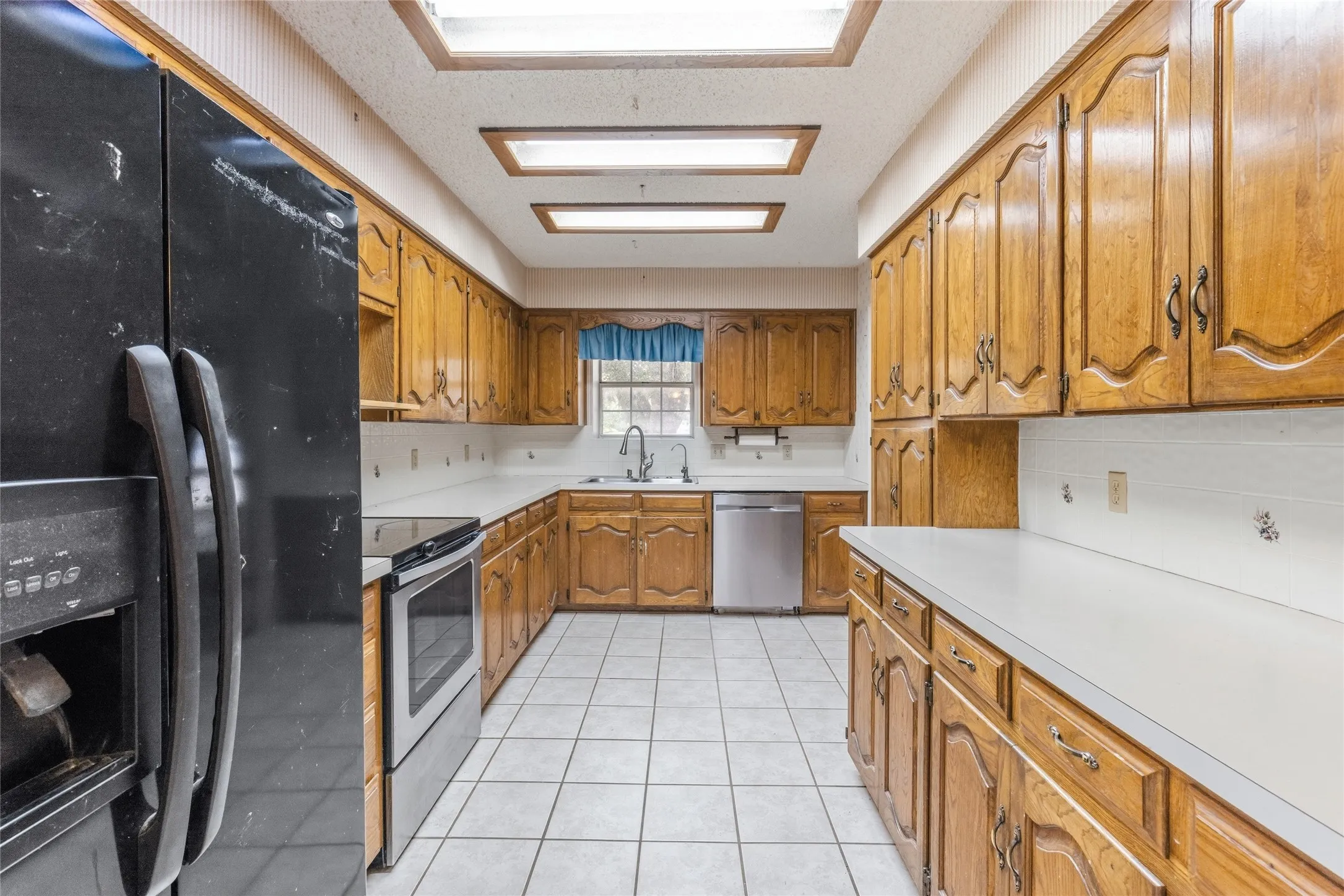 Single Family Residence For Sale in Hunt County , 10505 Oak Creek Drive, Greenville, Texas 75402, 3 Bedroom, 2 Bathroom, 2 Garage spaces, 2,014 Sqft, built in 1980, mls#21367149, Real Estate Agent in Greenville, Homes For Sale in Hunt county, Homes For Sale in Greenville, Realtor in Greenville Texas, Real Estate Brokerage Independent Realty Texas, Luminita Cordes Realtor
