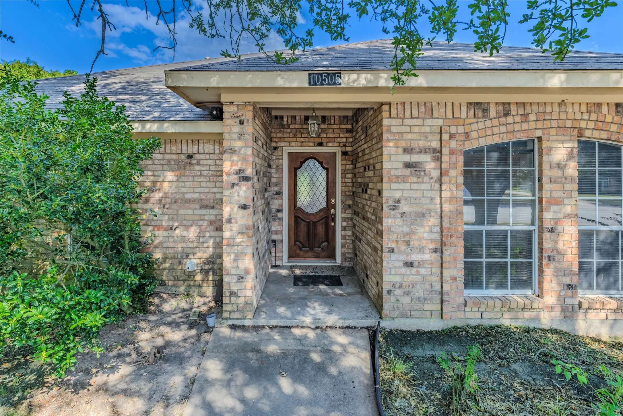 Single Family Residence For Sale in Hunt County , 10505 Oak Creek Drive, Greenville, Texas 75402, 3 Bedroom, 2 Bathroom, 2 Garage spaces, 2,014 Sqft, built in 1980, mls#21367149, Real Estate Agent in Greenville, Homes For Sale in Hunt county, Homes For Sale in Greenville, Realtor in Greenville Texas, Real Estate Brokerage Independent Realty Texas, Luminita Cordes Realtor